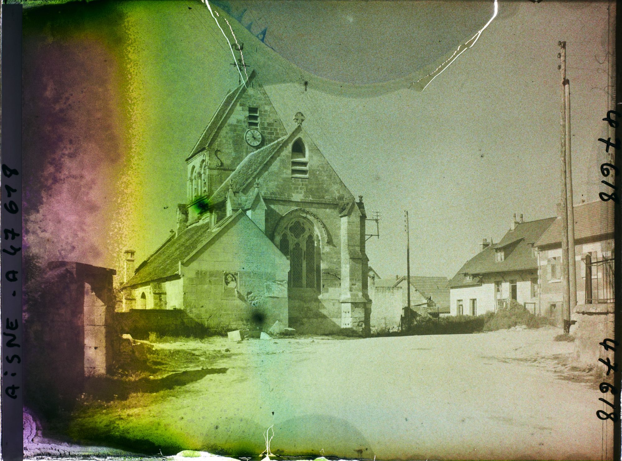 Image représentant France, Pommiers, Abside de l'Eglise, restaurée