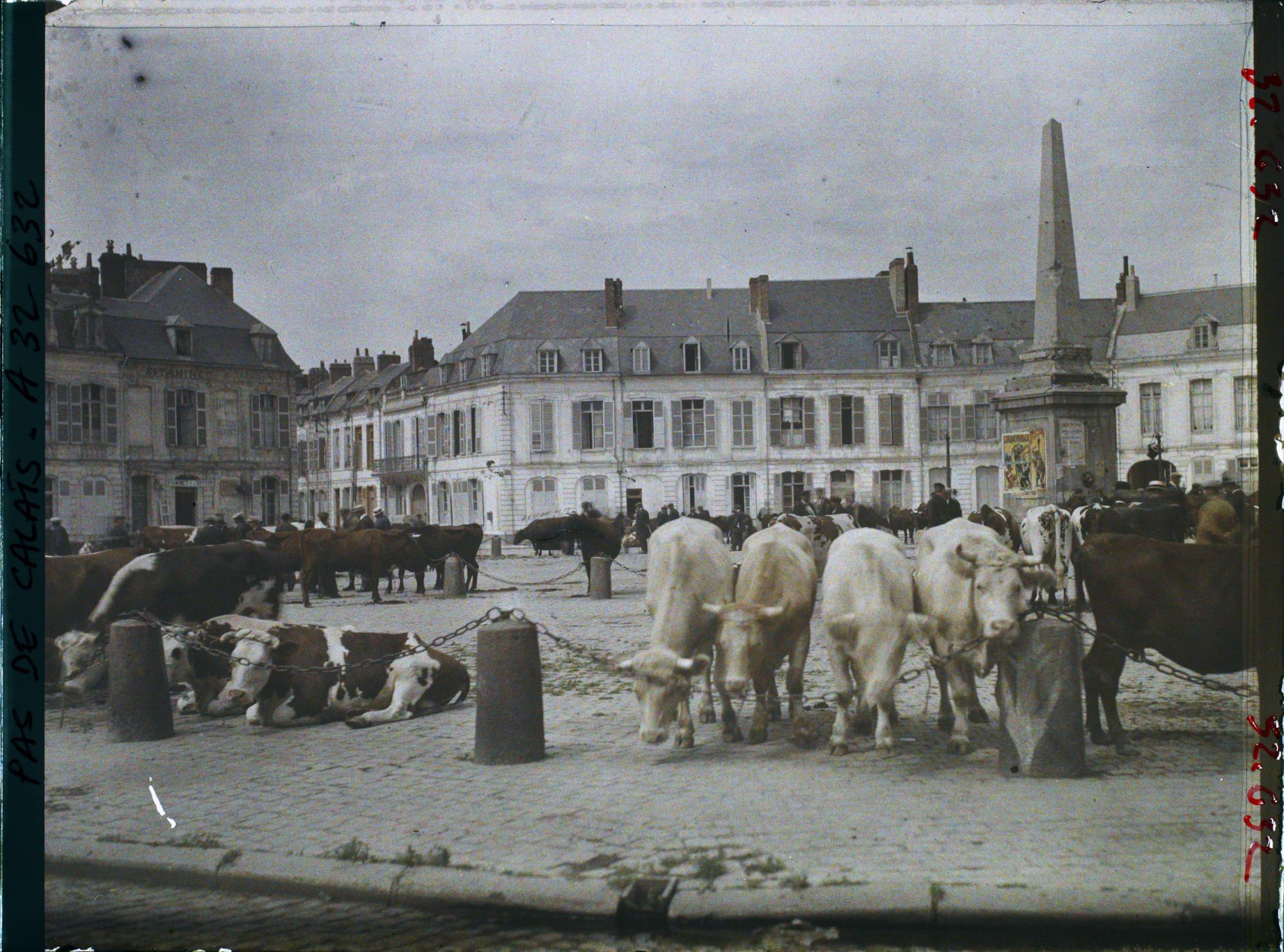 Image représentant France, Arras, Place Victor Hugo un jour de marché