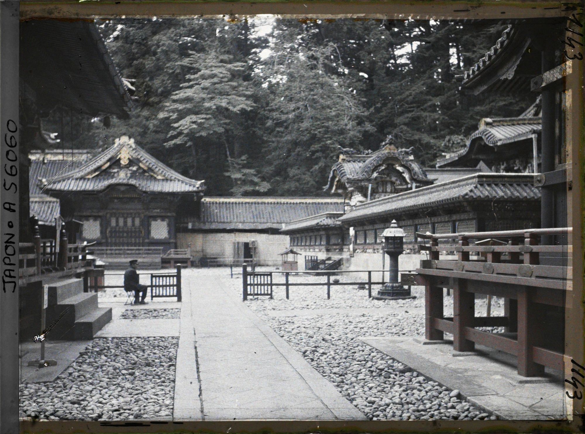 Image représentant La cour supérieure du sanctuaire Tôshôgû, mausolée du shogun Tokugawa Ieyasu