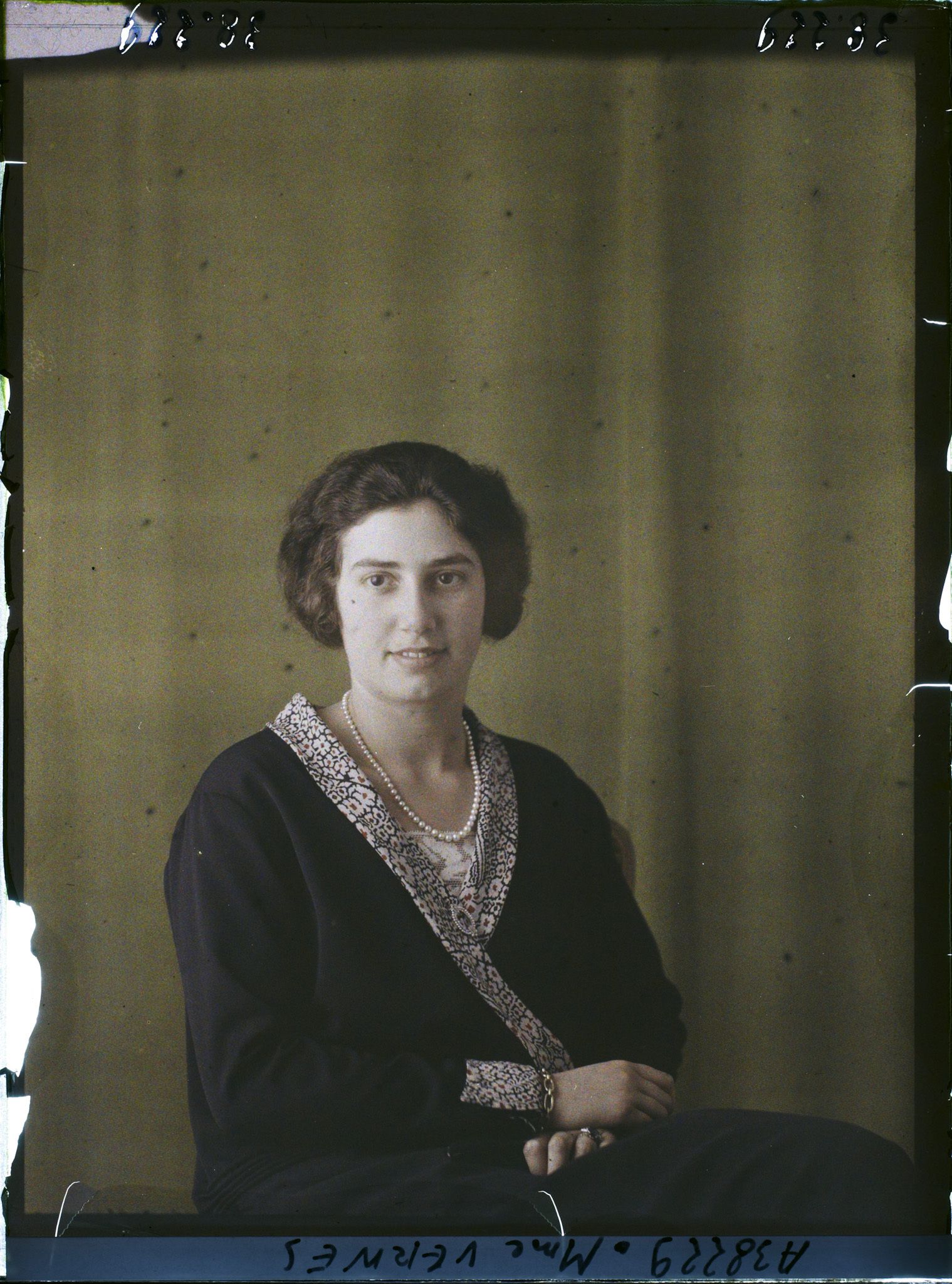 Image représentant https://musee-albert-kahn.s-museum.fr/home/NWQ2OTAwYzNmYjZlZTk1ZWQwODJmMjY4L2dlbmVyaWMtbm90aWNlLXRhYi9hdXRob3JpdHkvNjE3YTc5ZjVjZjhiODk2OGIzMzM3ZDIx/5d6900c3fb6ee95ed082f268/generic-notice-tab/authority/617a79ebcf8b8968b33379d1 Madame Antoinette Vernes