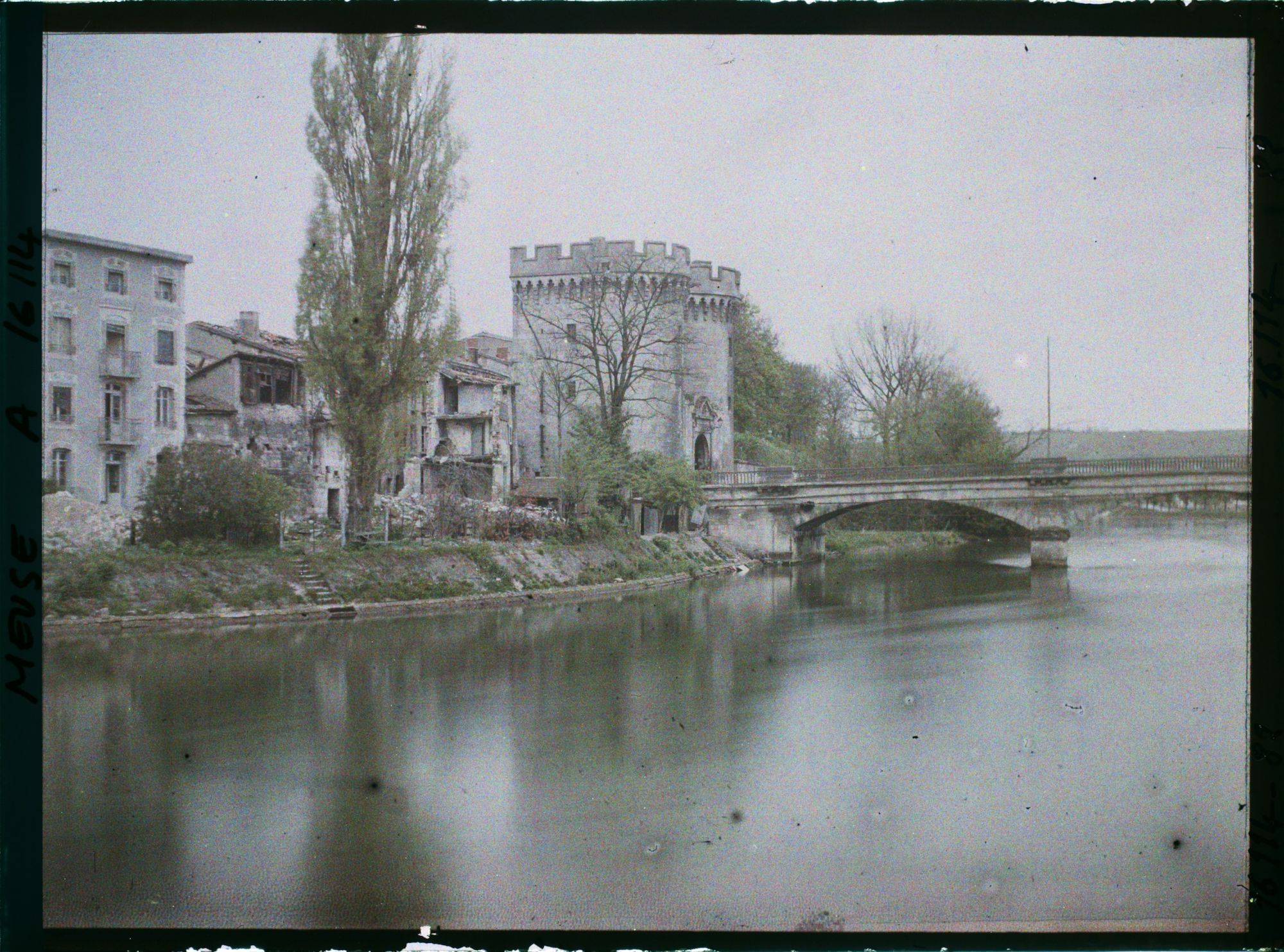 Image représentant France, Verdun, La porte Chaussée et le pont