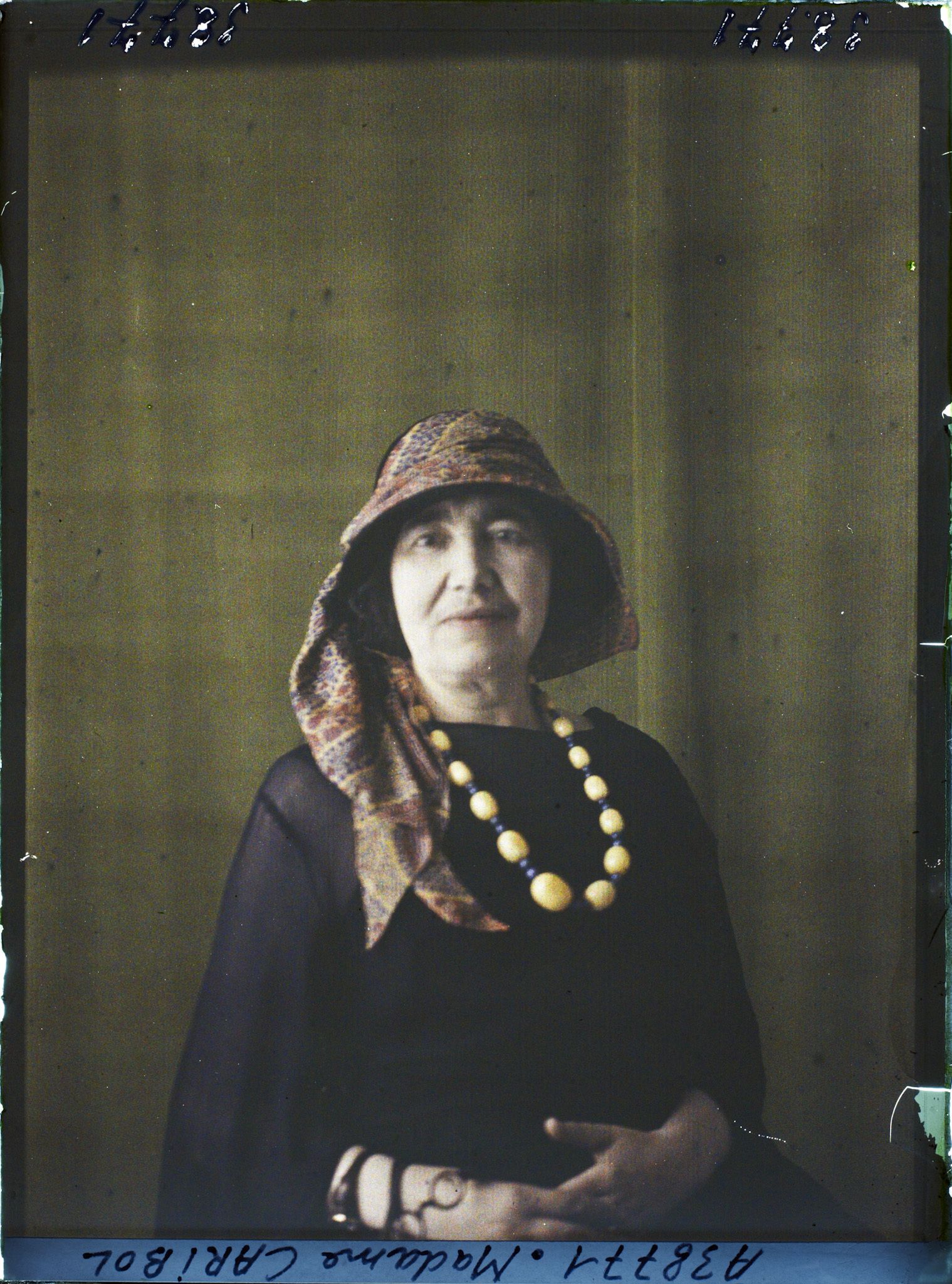 Image représentant https://musee-albert-kahn.s-museum.fr/home/NWQ2OTAwYzNmYjZlZTk1ZWQwODJmMjY4L2dlbmVyaWMtbm90aWNlLXRhYi9hdXRob3JpdHkvNjE3YTc5ZjVjZjhiODk2OGIzMzM3ZDIx/5d6900c3fb6ee95ed082f268/generic-notice-tab/authority/617a79ebcf8b8968b3336a2c Madame Zoé Caribol