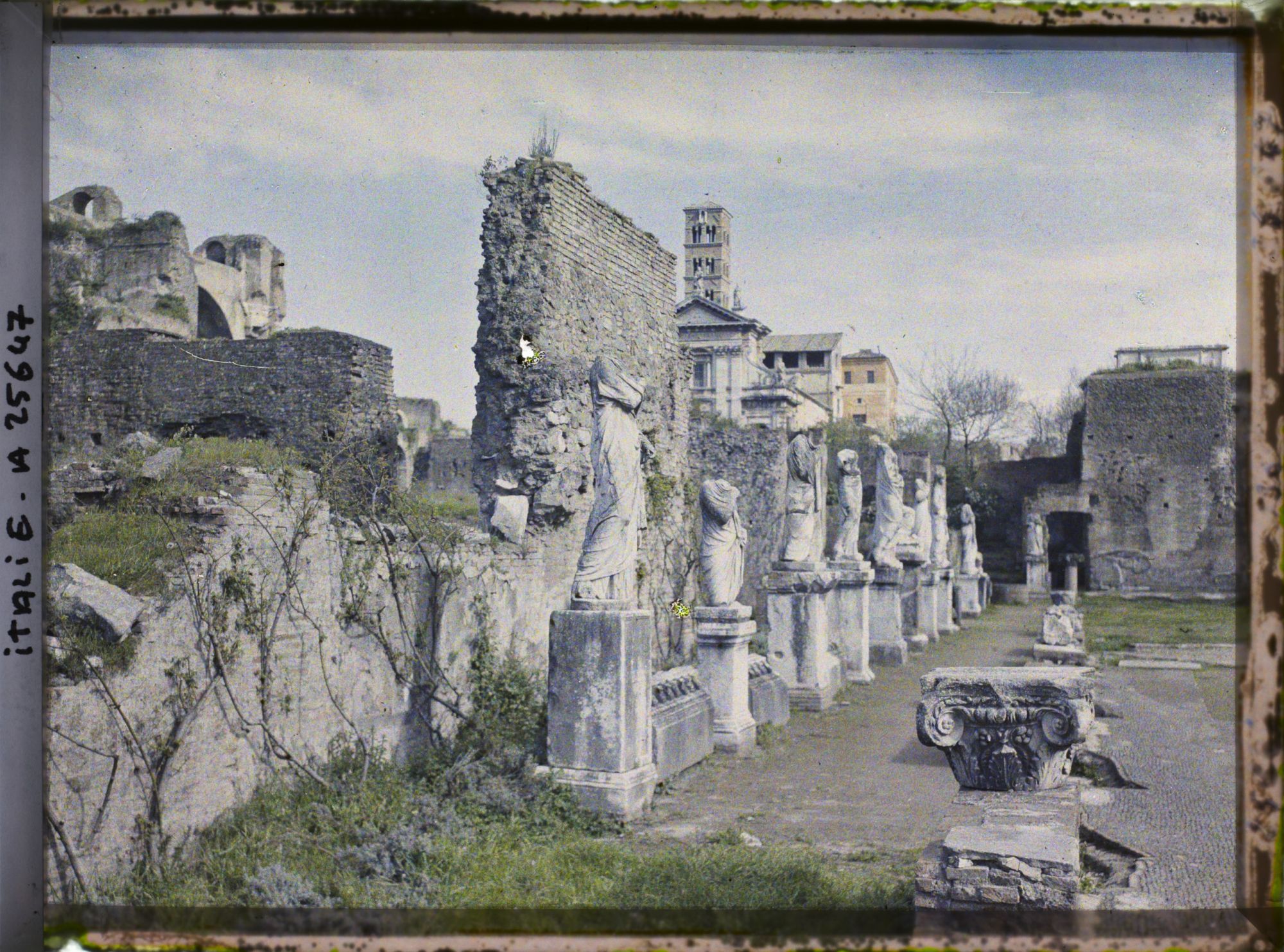 Image représentant Atrium du temple de Vesta (?)