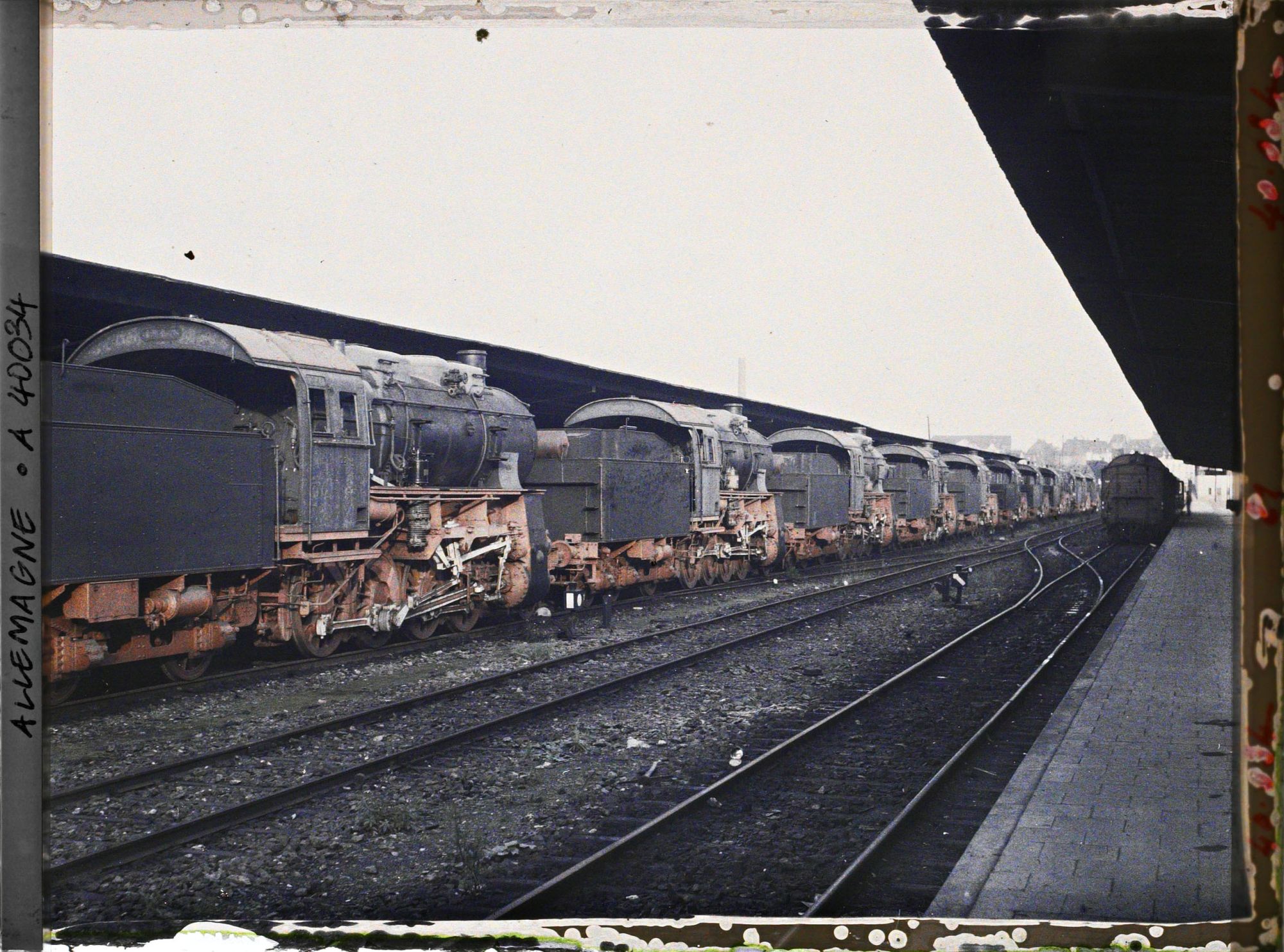 Image représentant Prusse, Essen, Voies encombrées de 12 locomotives neuves