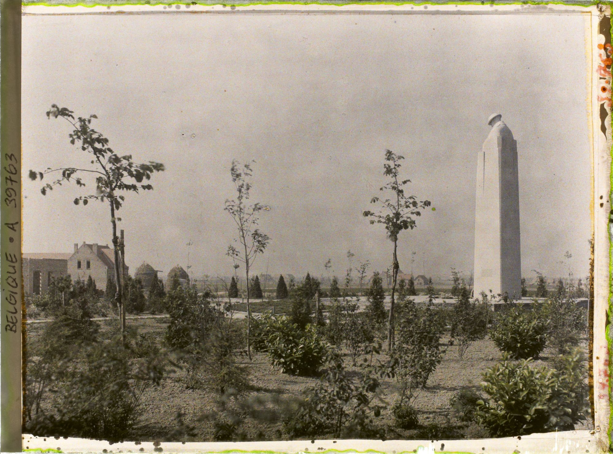Image représentant Belgique, St Julien, Monument des Canadiens tués à l'attaque des 22, 23, 24 Avril 1915  autre aspect