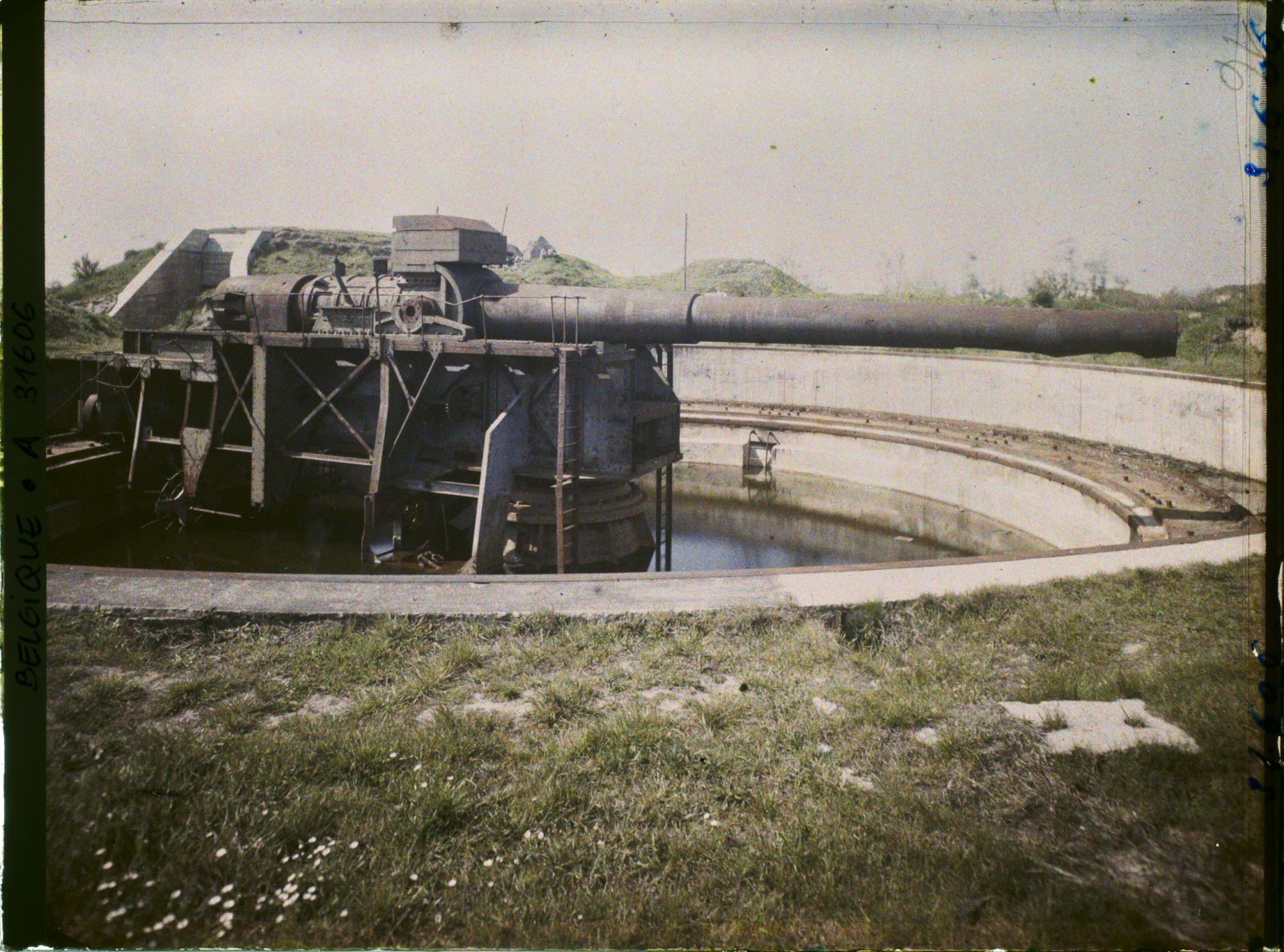 Image représentant Belgique, Ostende, Batterie Deutschland, Autre ensemble de la 2e pièce de droite dans son alvéole
