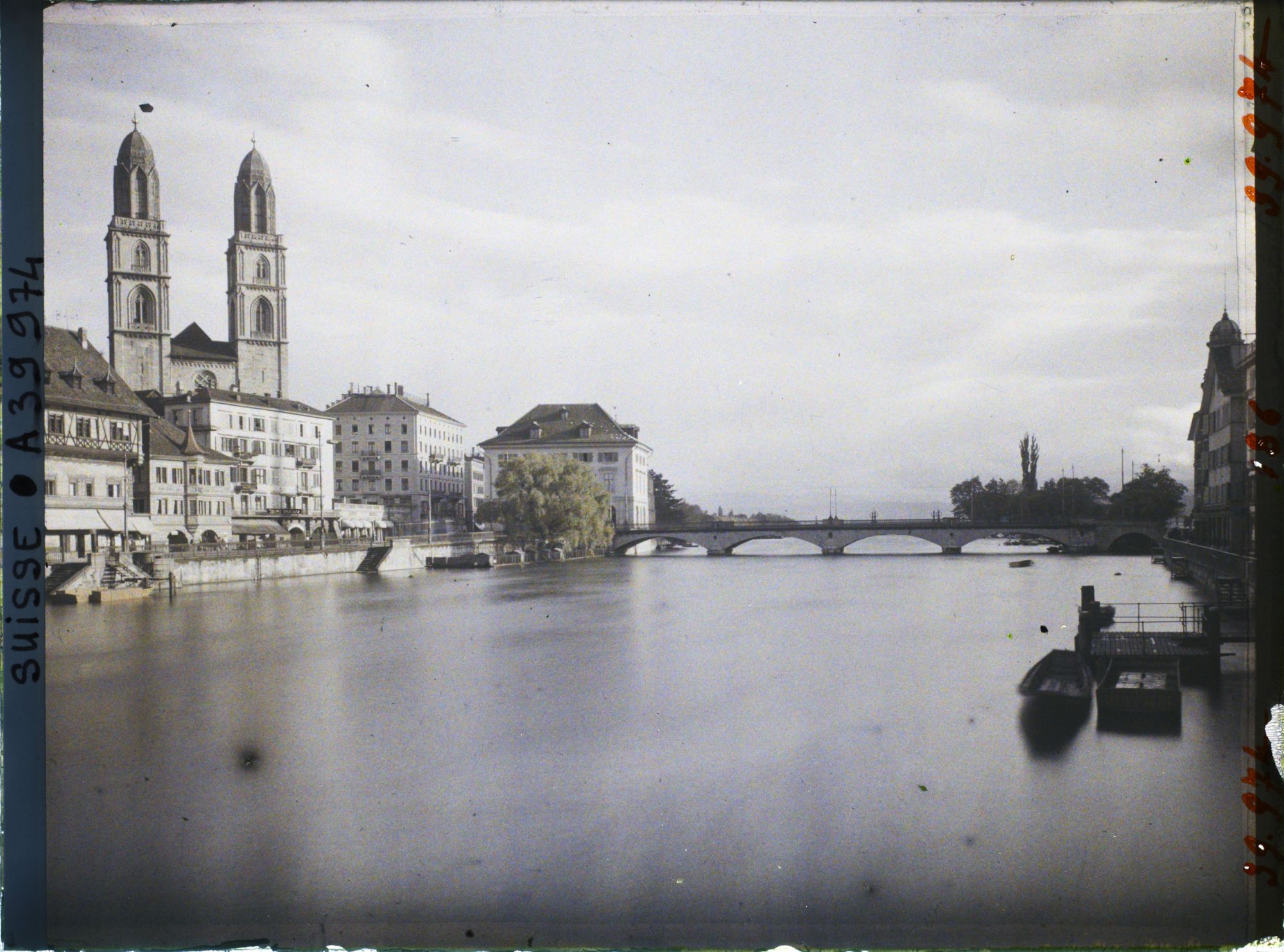 Image représentant La Limmat, le Münsterbrücke et le Grossmünster
