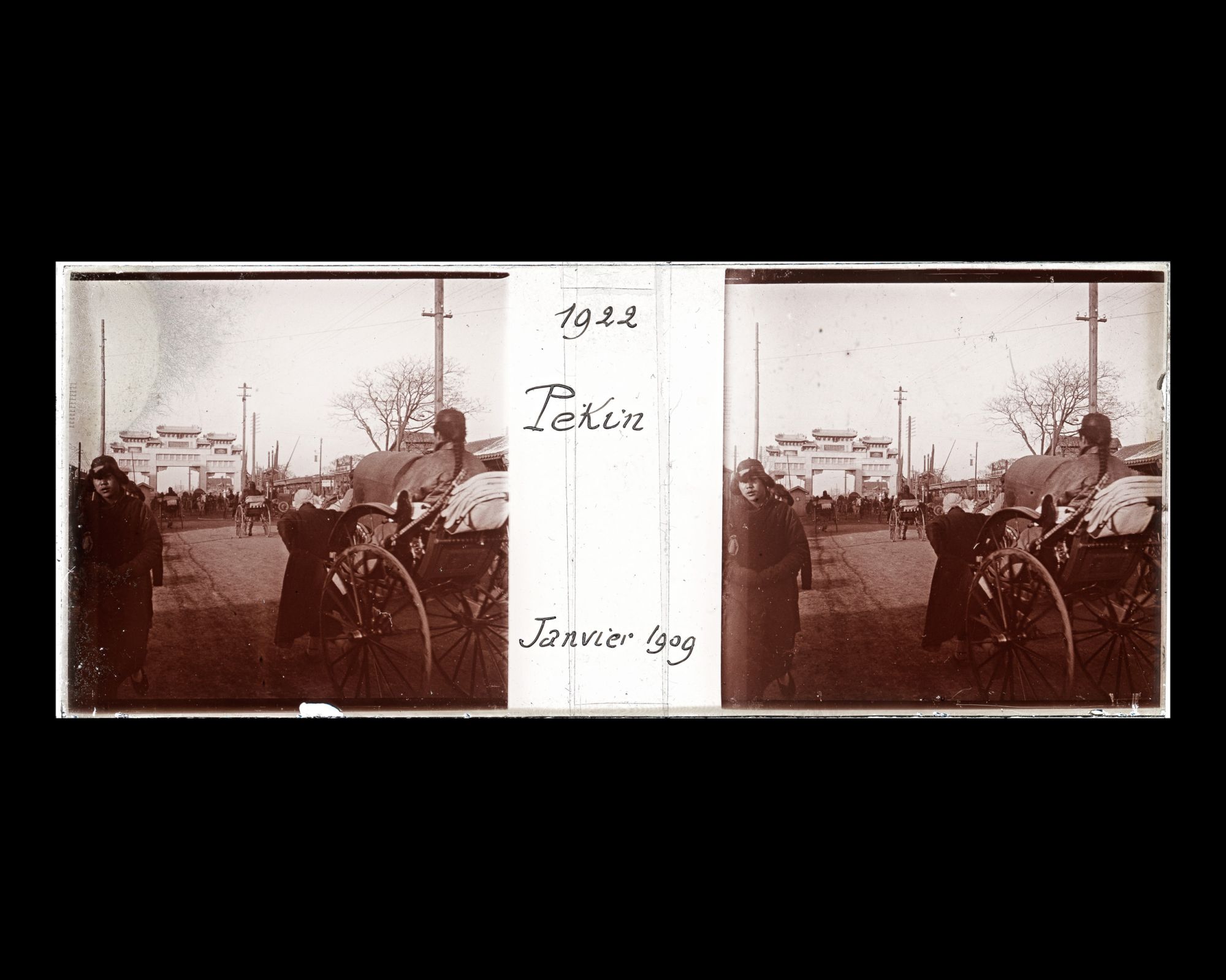 Image représentant Dongdan pailou dajie ("avenue du Portique Isolé de l'Est")