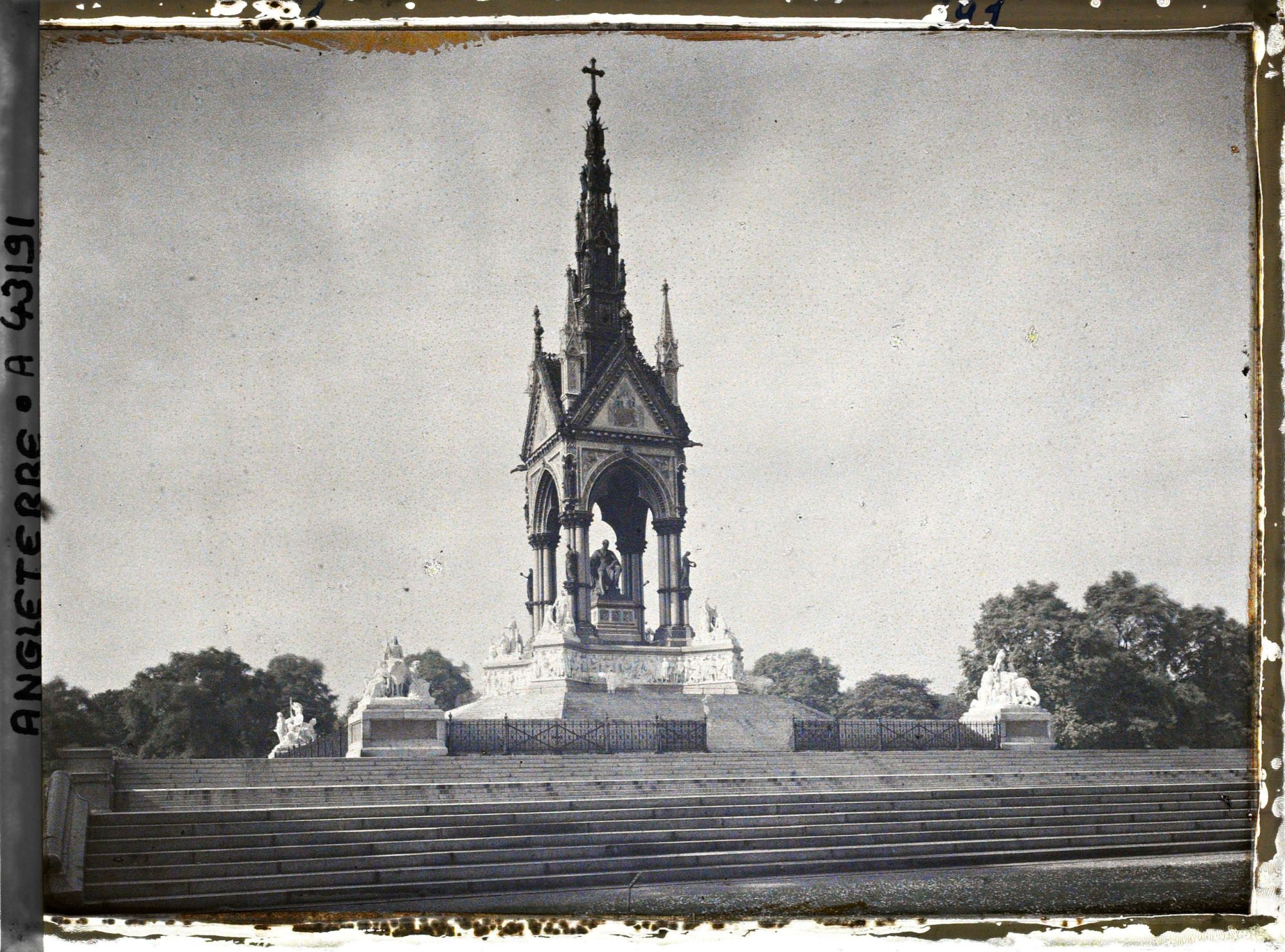 Image représentant Le Kensington garden et l'Albert mémorial