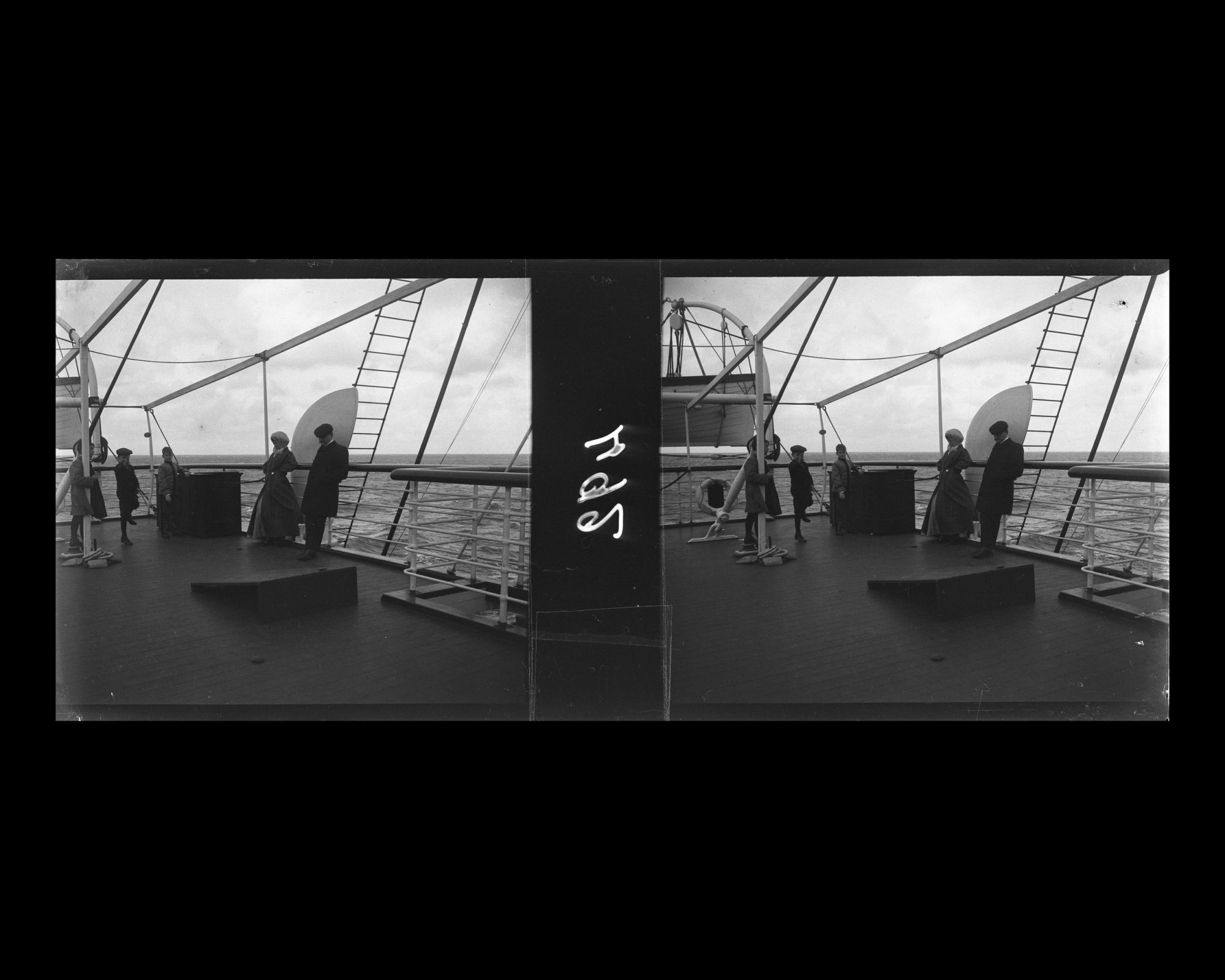 Image représentant Passagers des 1eres classes sur le pont