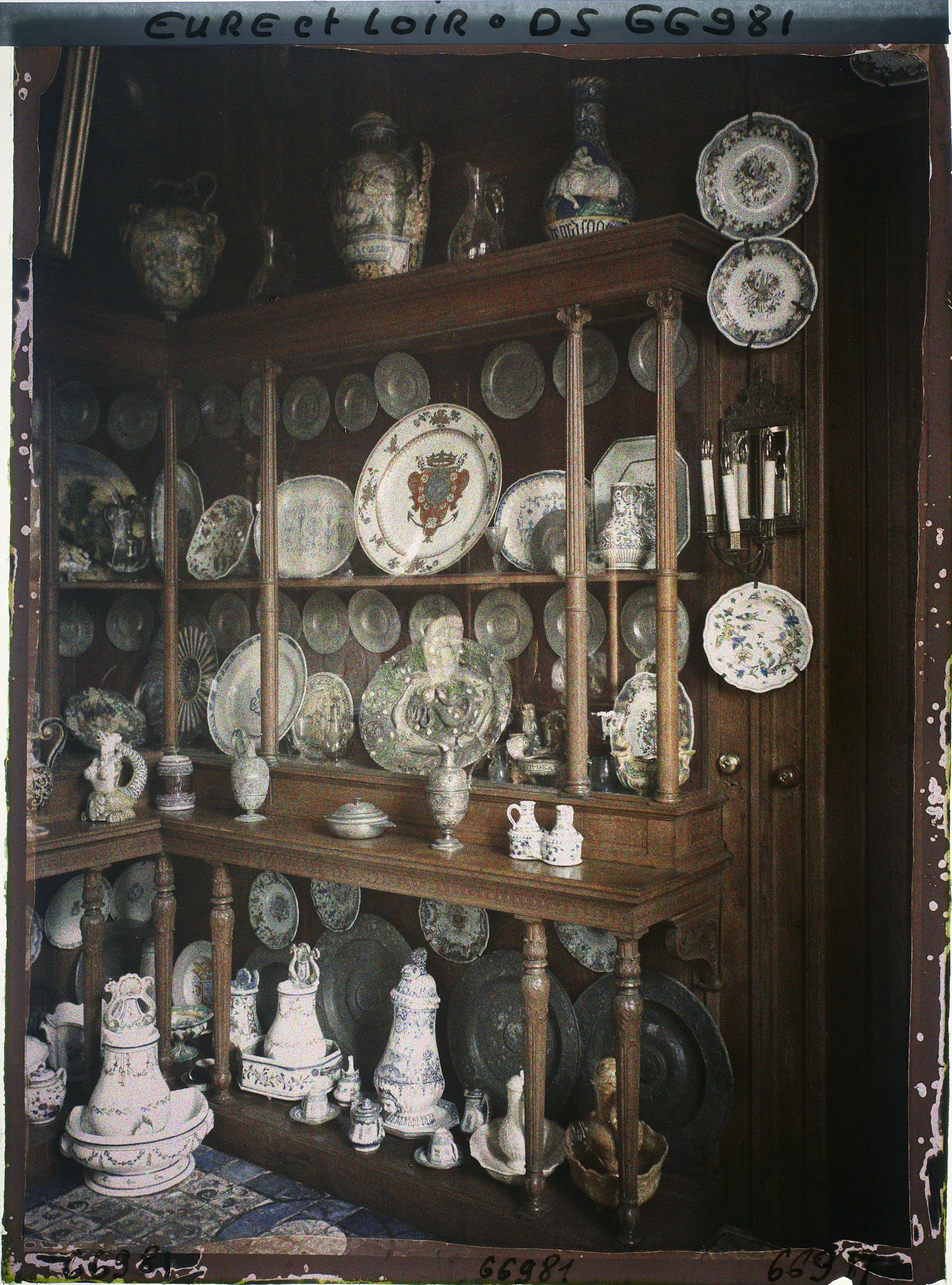 Image représentant Le cabinet des faïences du château