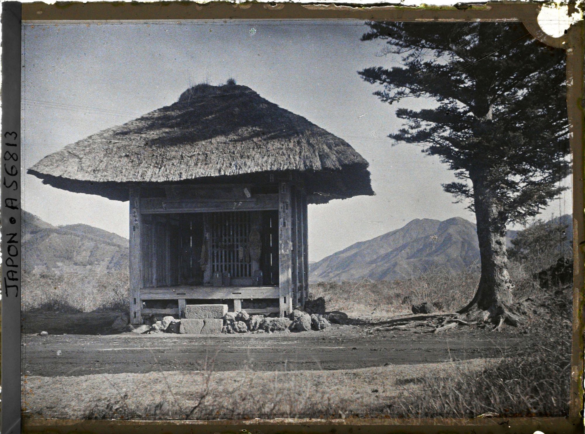 Image représentant Petit sanctuaire servant de halte aux pèlerins faisant l'ascension du Mont Fuji (Fuji-san)