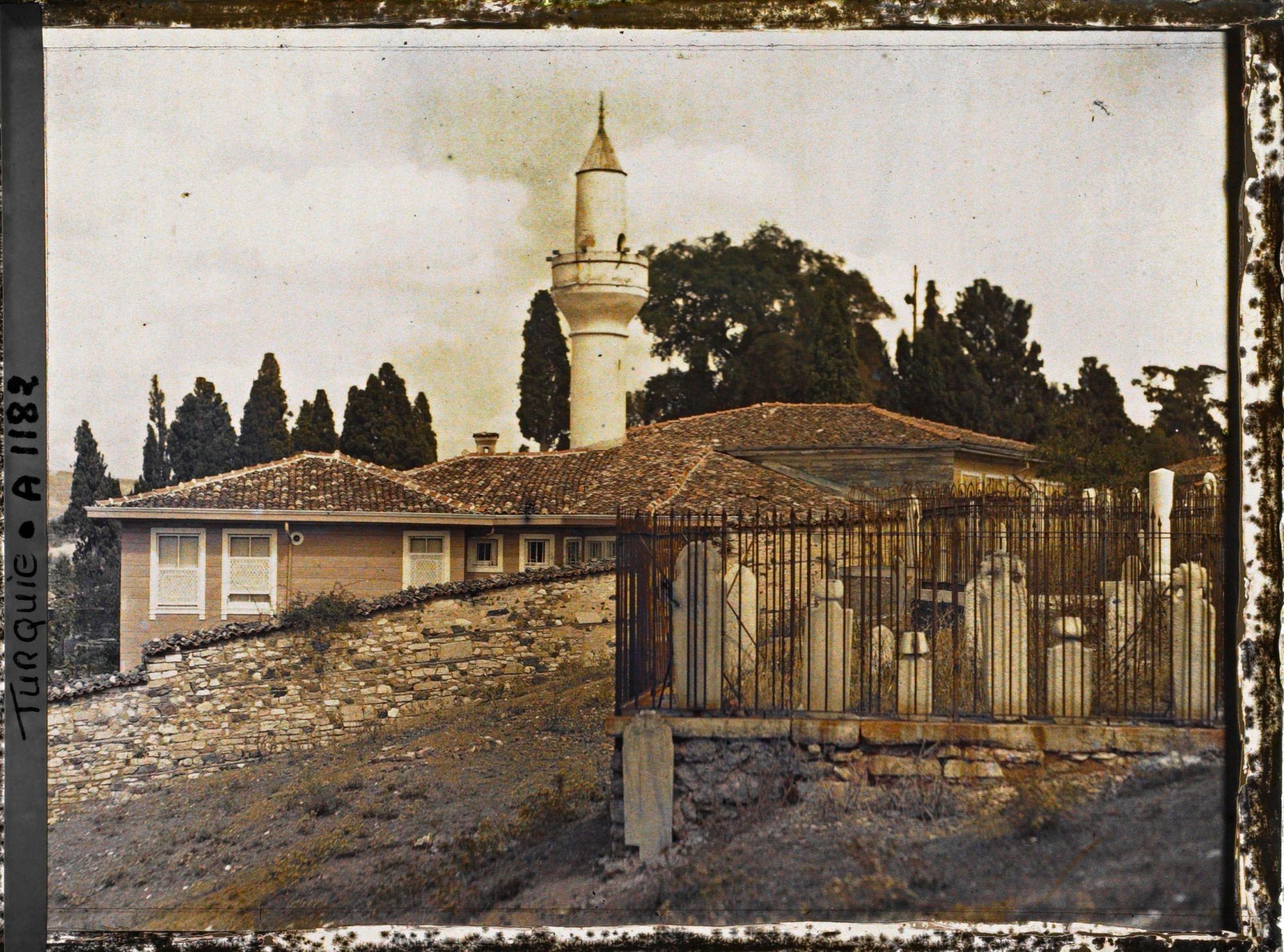 Image représentant Maisons d'Eyüp et tombes d'un cimetière