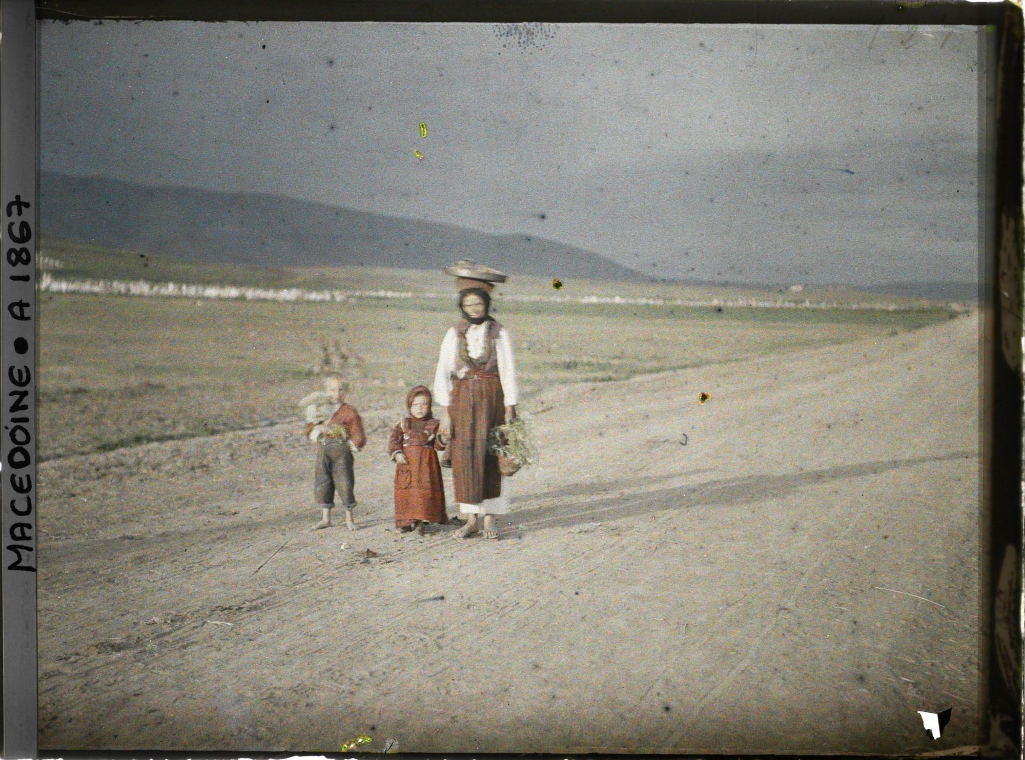 Image représentant Femme et ses deux enfants