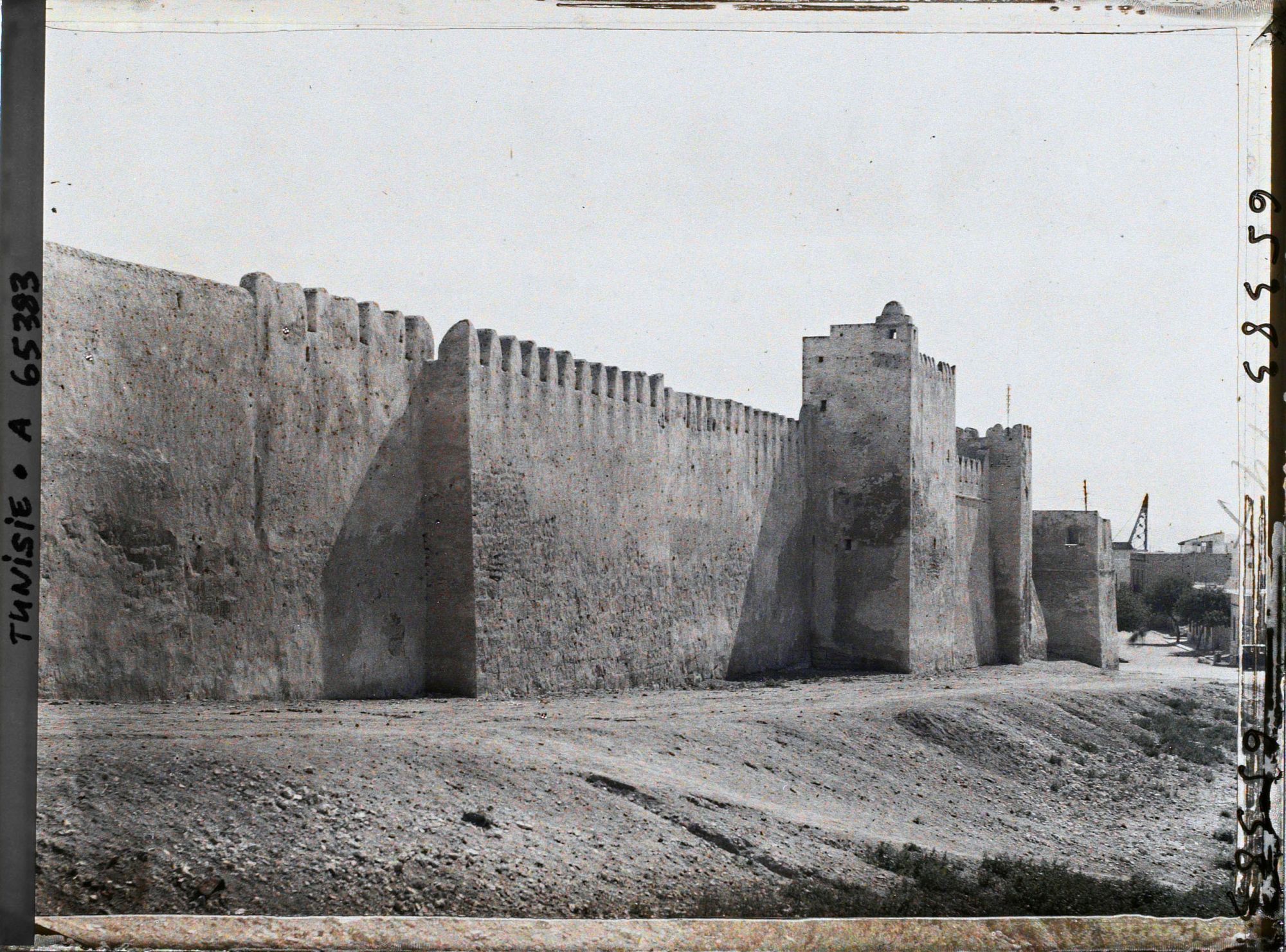 Image représentant Le rempart méridional de la ville