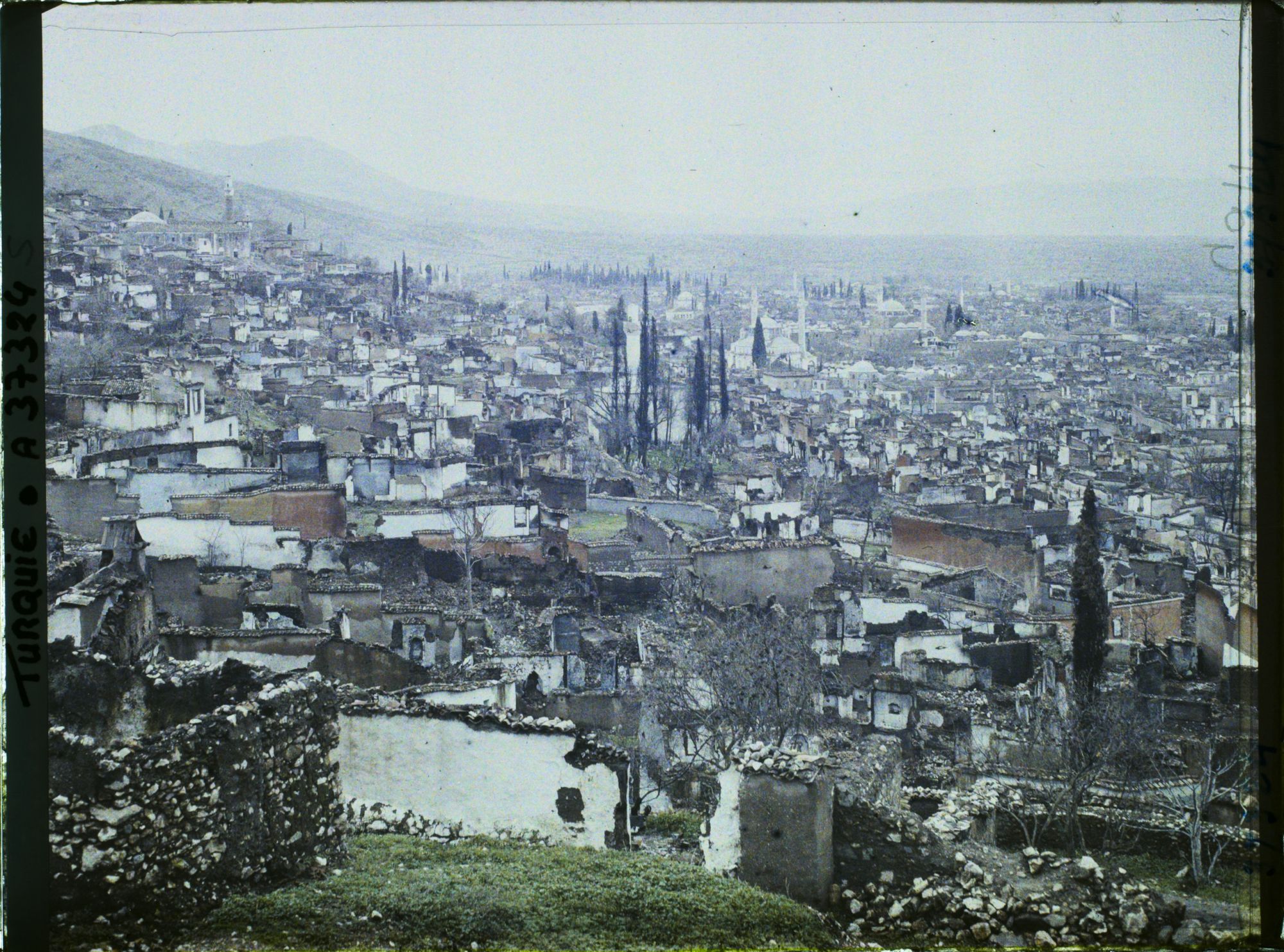 Image représentant Turquie, Magnesie, Panorama sur le Centre de la Ville vers l'Ouest
