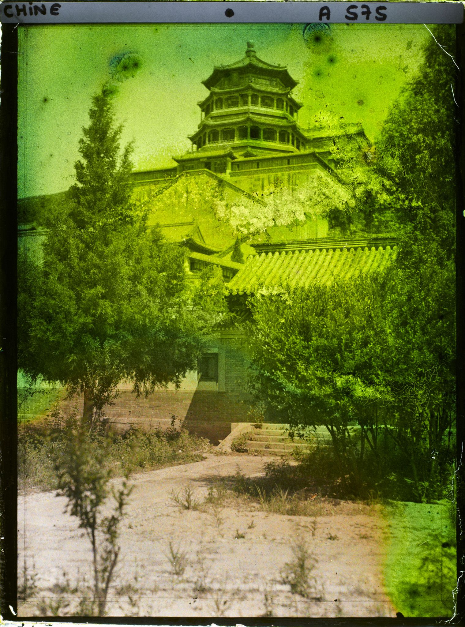 Image représentant Foxiangge, palais d'Été Yiheyuan ("  jardin de la Concorde Entretenue  ")