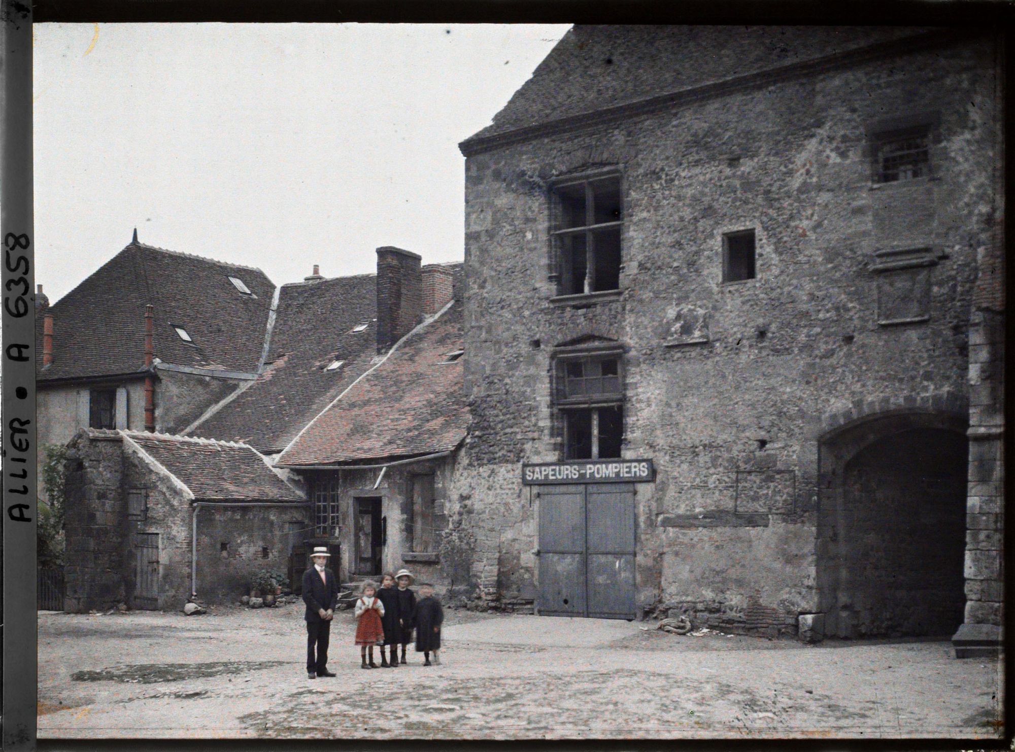 Image représentant La caserne des pompiers, cour des Bénédictins