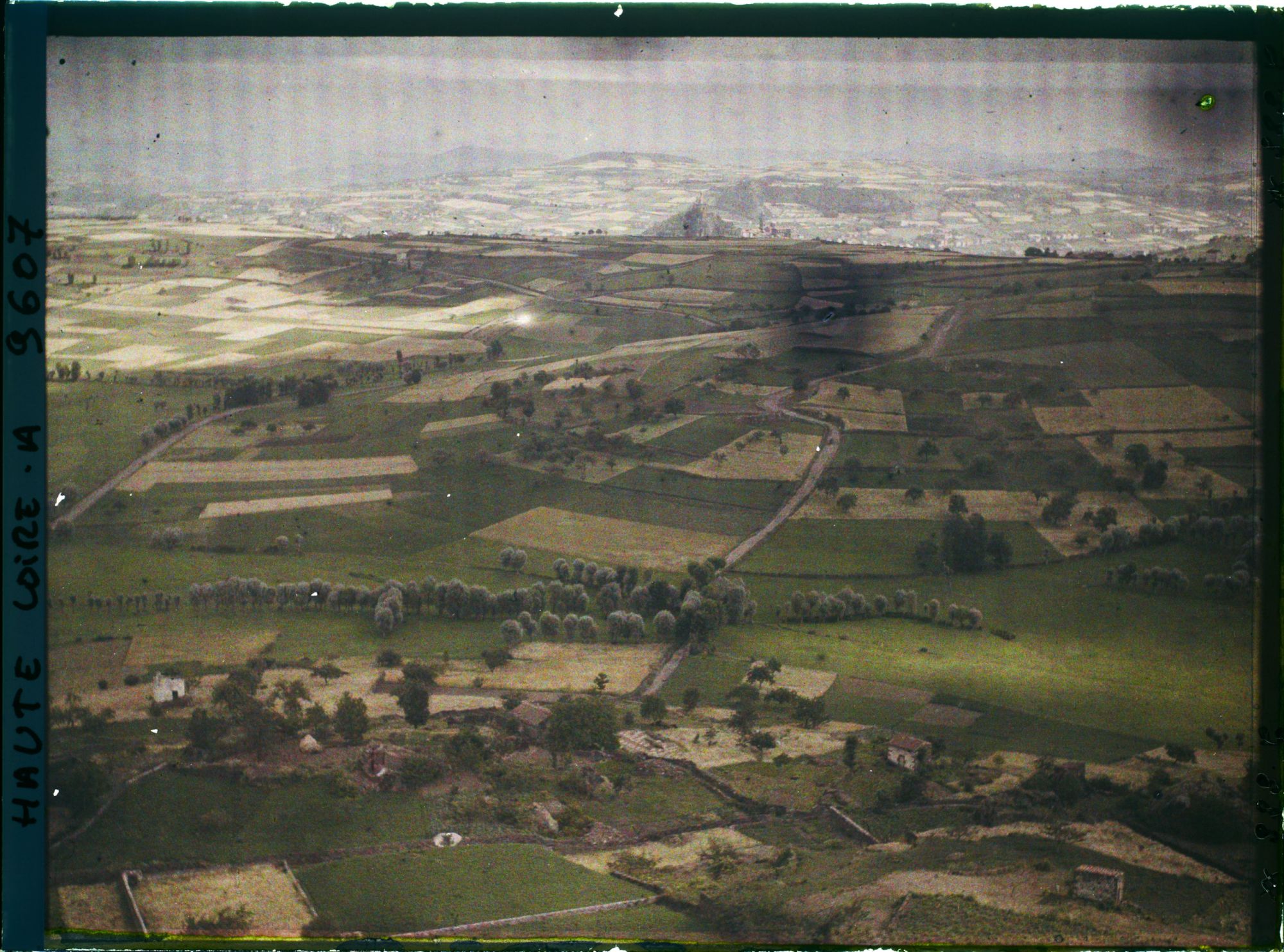 Image représentant Vue prise des orgues basaltiques en direction du Puy-en-Velay