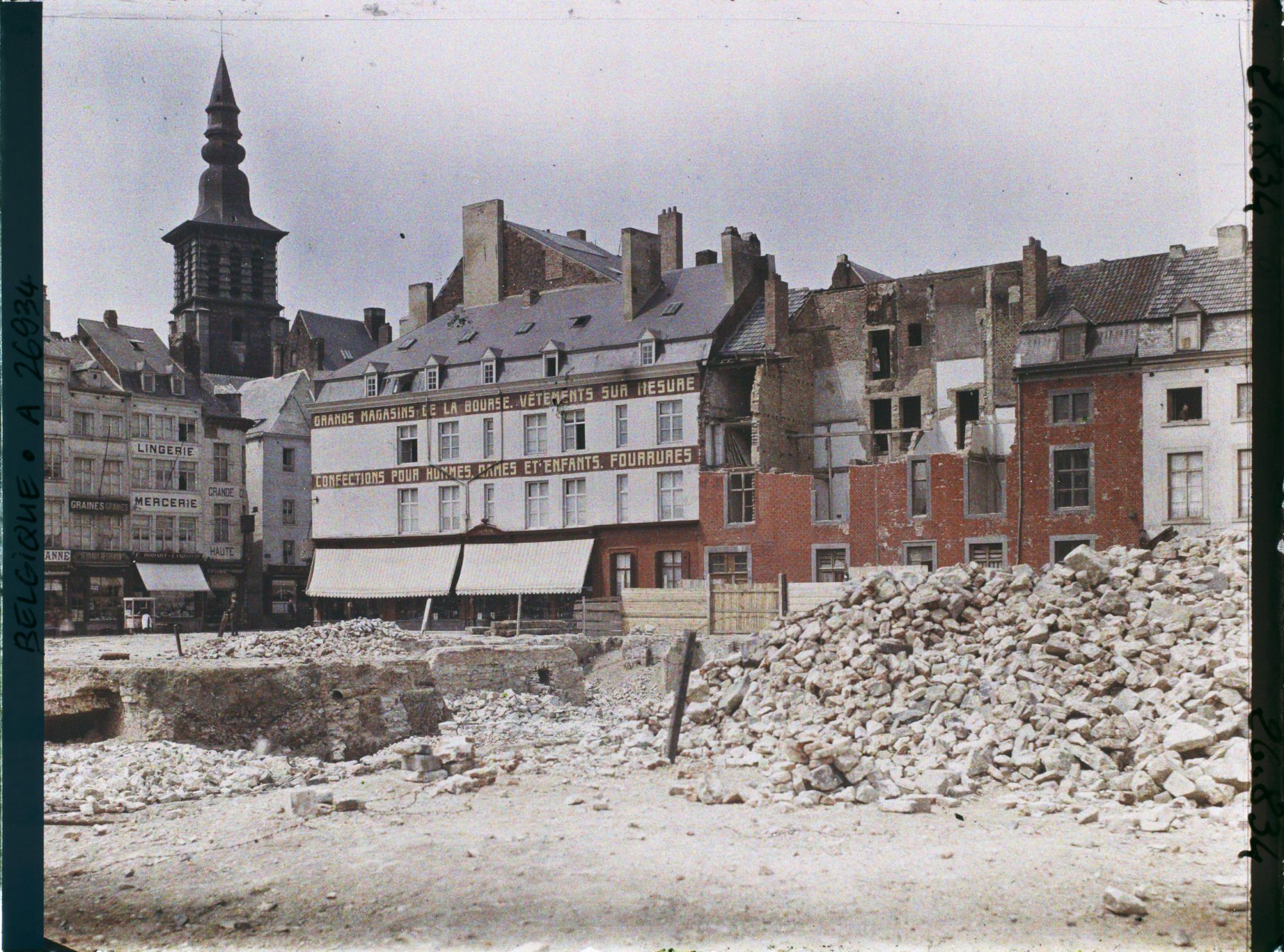 Image représentant Belgique, Namur, Place d'Armes vers l'Eglise St Loup