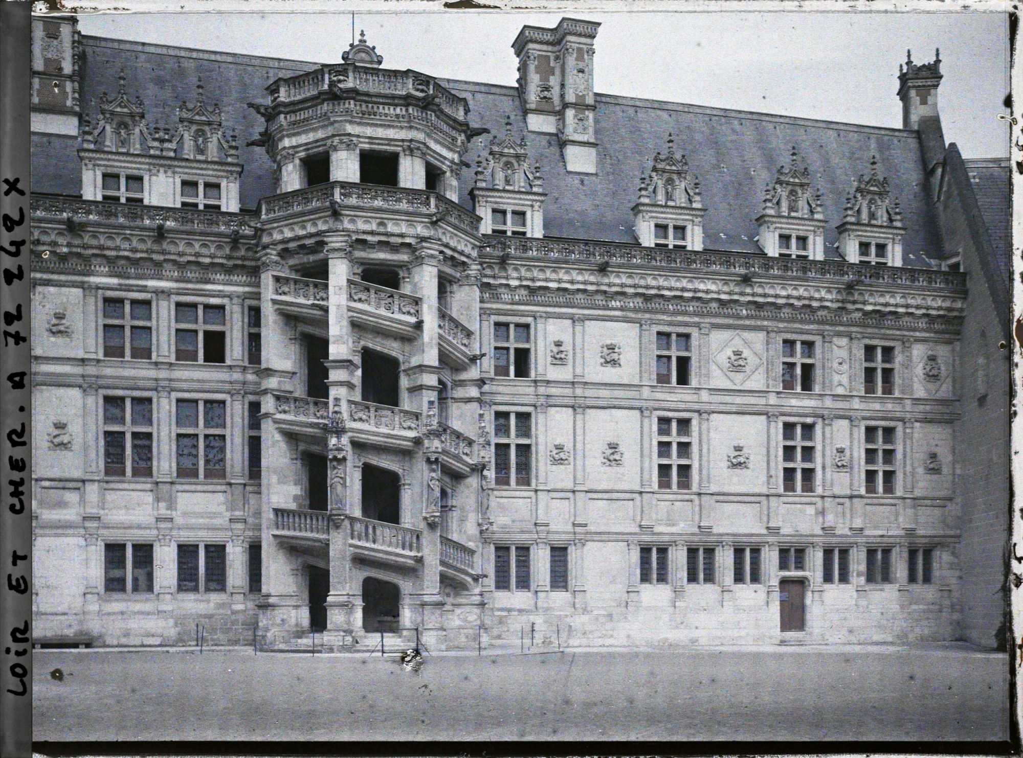Image représentant L'escalier monumental de la cour intérieure du château
