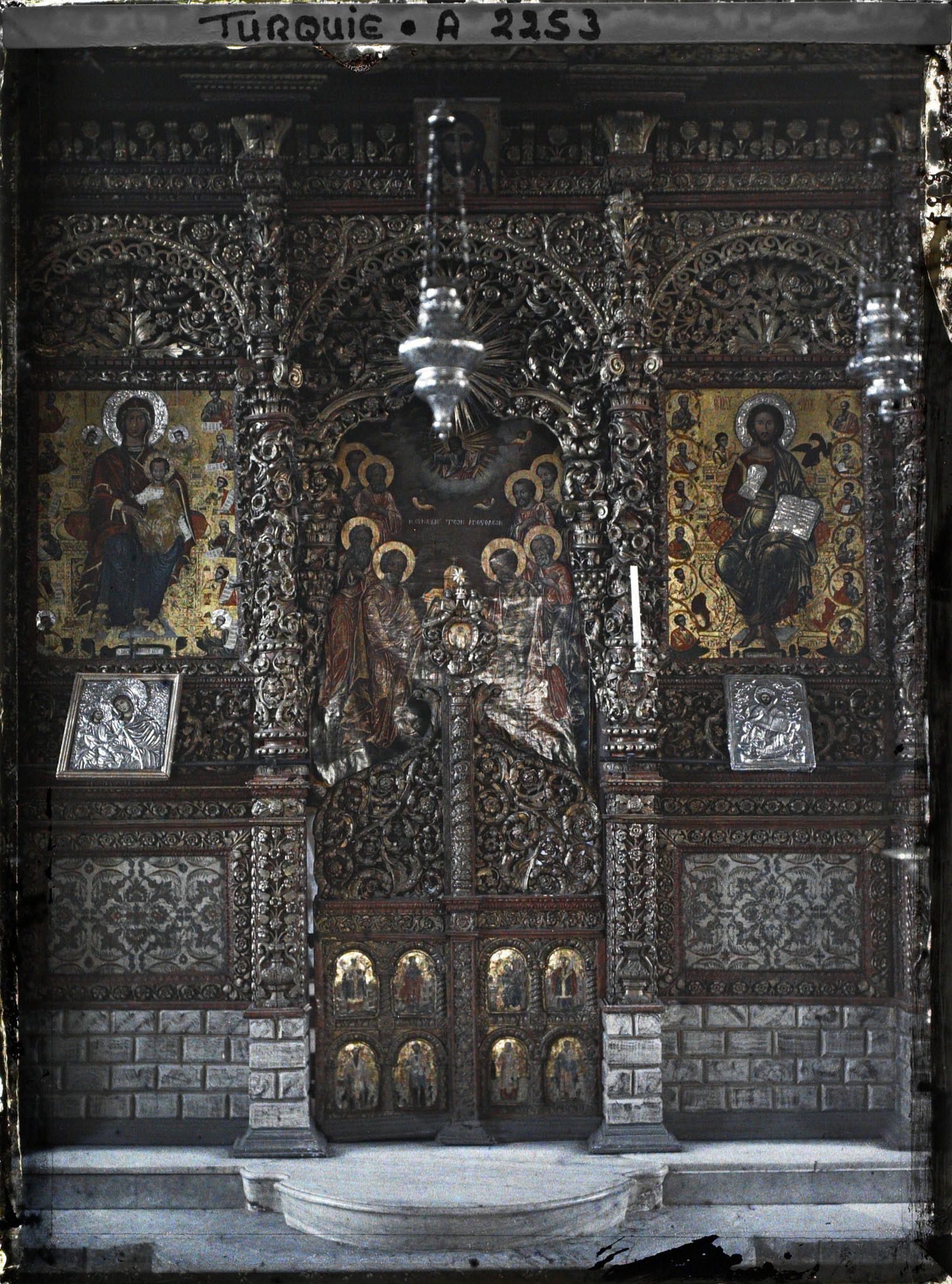 Image représentant L'intérieur de l'église orthodoxe des Douze Apôtres