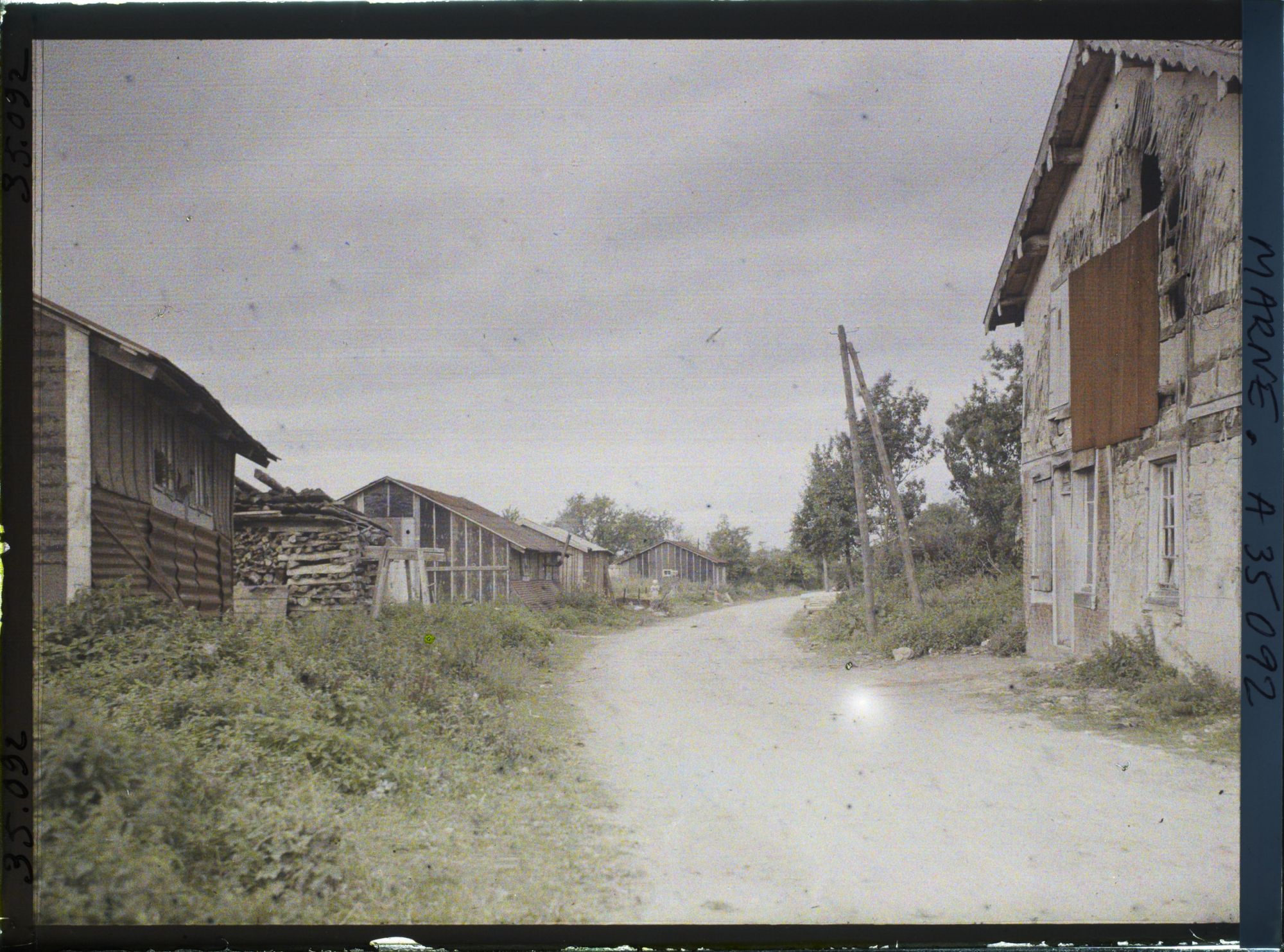 Image représentant France, Binarville (Meuse), Route menant vers les Boeufs