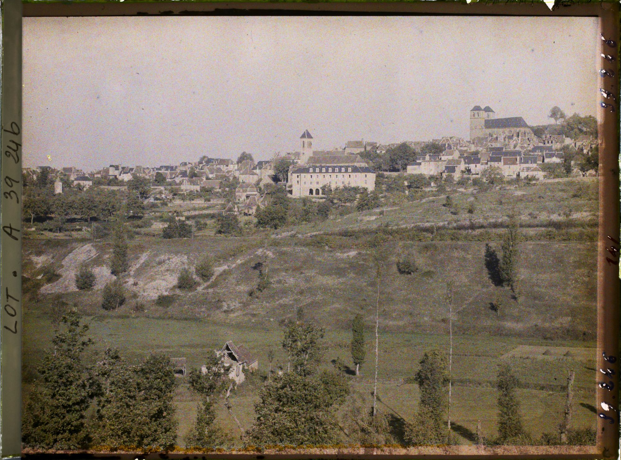 Image représentant France, Gourdon (Lot), Vue d'ensemble sur Gourdon prise du sud est