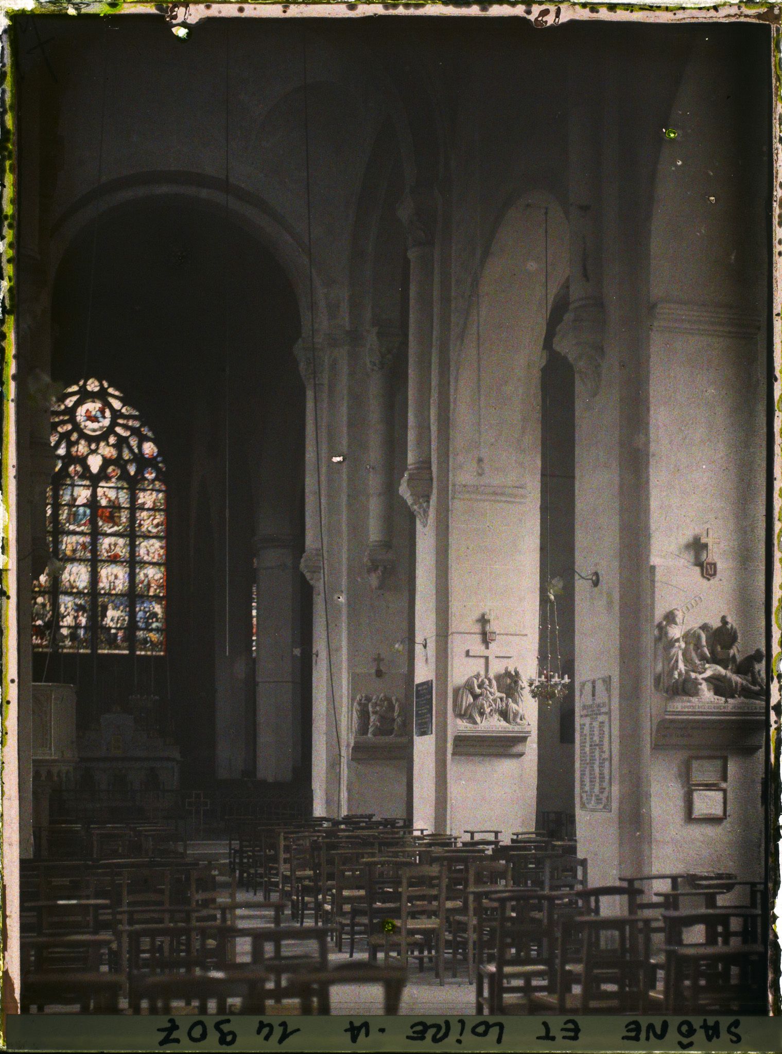 Image représentant La nef de l'église