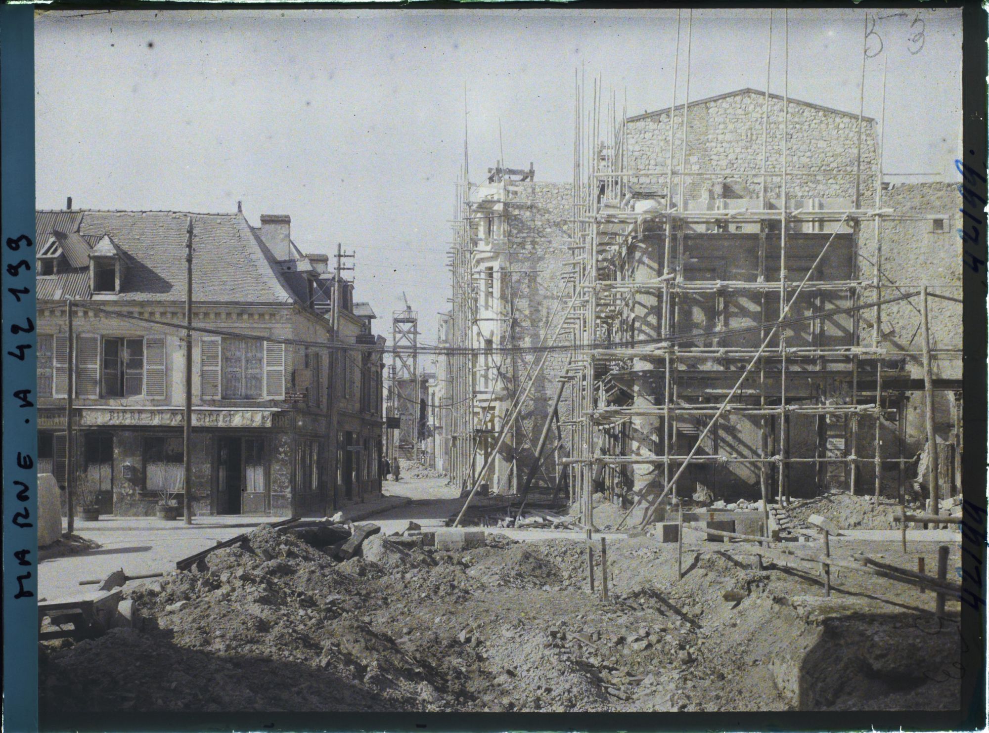 Image représentant France, Reims, Angle des rues du Carrouge et du Cadran St Pierre
