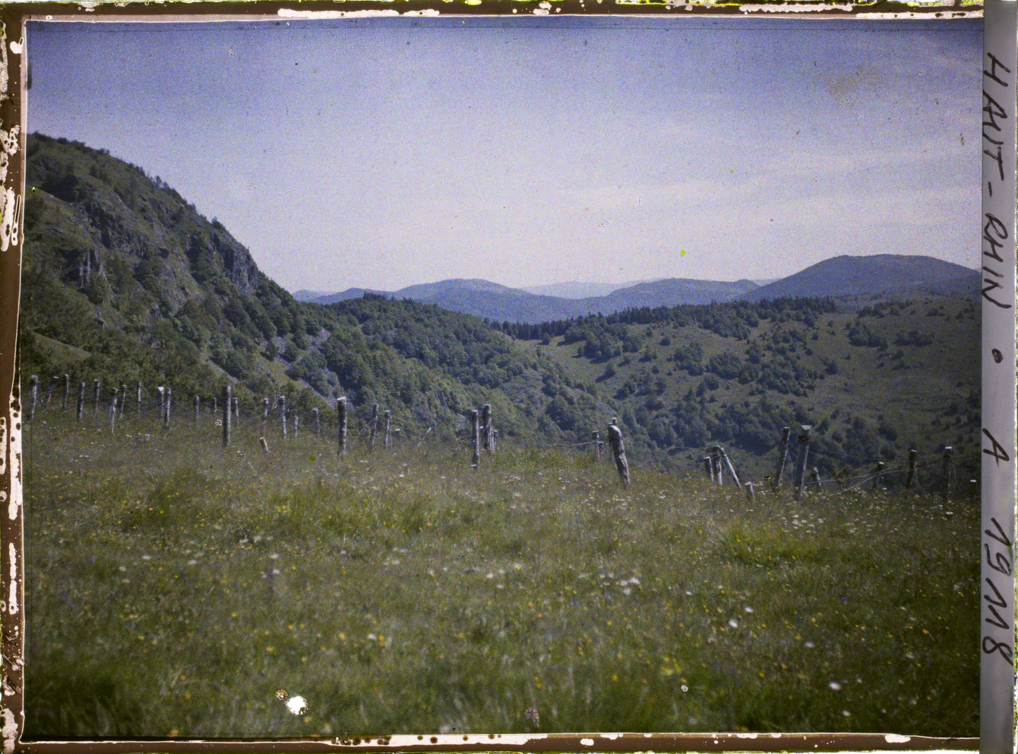 Image représentant France, Le ballon d'Alsace à gauche et vue typique s/ les Ballons