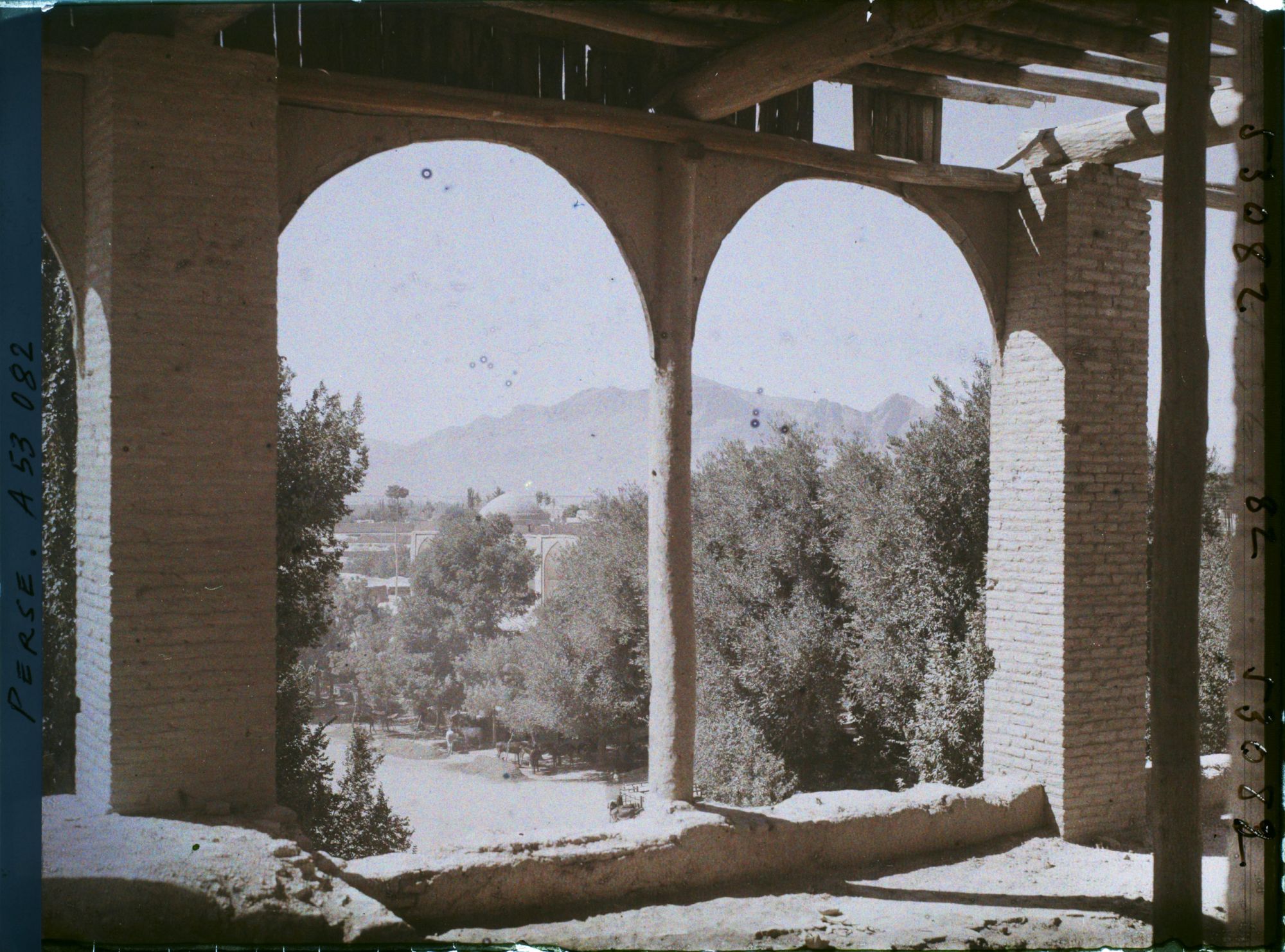 Image représentant Vue vers Djolfa (faubourg arménien d'Ispahan, vers le sud)