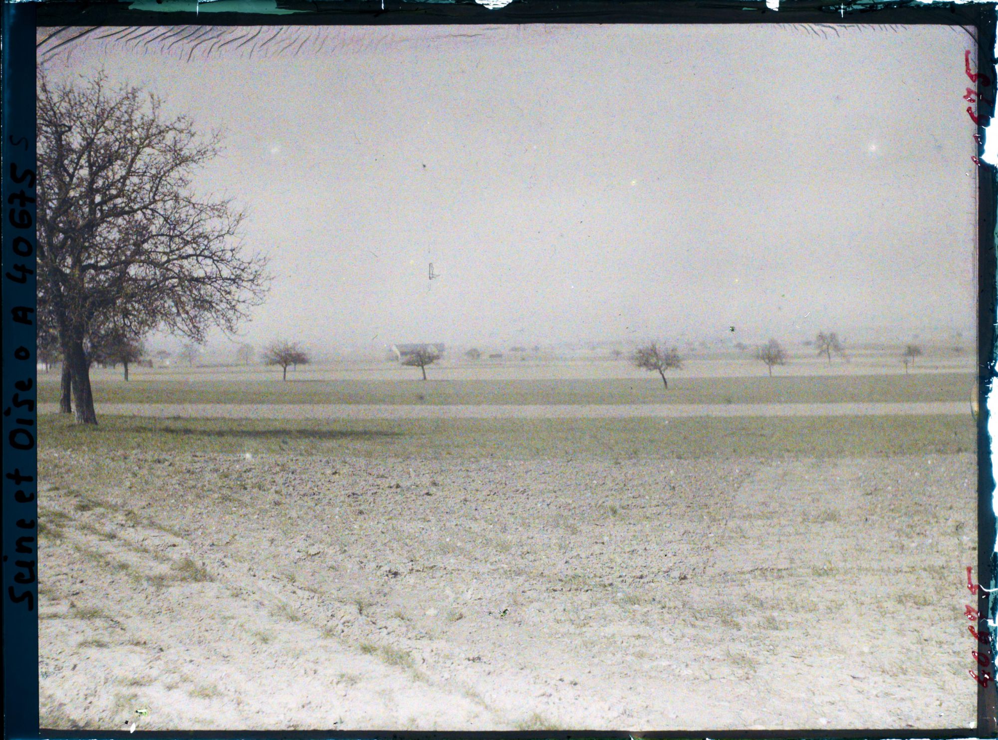 Image représentant France, Les Clayes, Vue d'ensemble sur les champs, vers l' Ouest