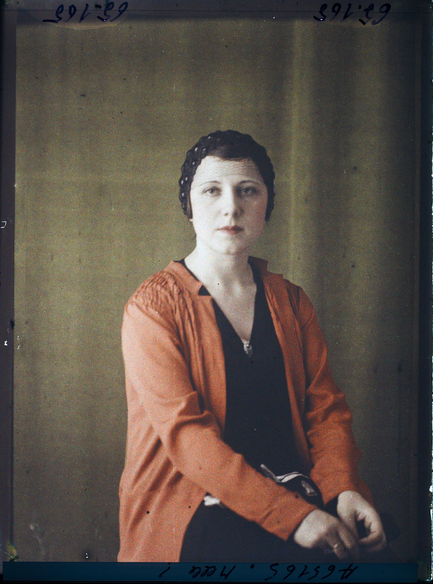 Image représentant https://musee-albert-kahn.s-museum.fr/home/NWQ2OTAwYzNmYjZlZTk1ZWQwODJmMjY4L2dlbmVyaWMtbm90aWNlLXRhYi9hdXRob3JpdHkvNjE3YTc5ZjVjZjhiODk2OGIzMzM3ZDIx/5d6900c3fb6ee95ed082f268/generic-notice-tab/authority/617a79ebcf8b8968b3337c18 Mademoiselle...