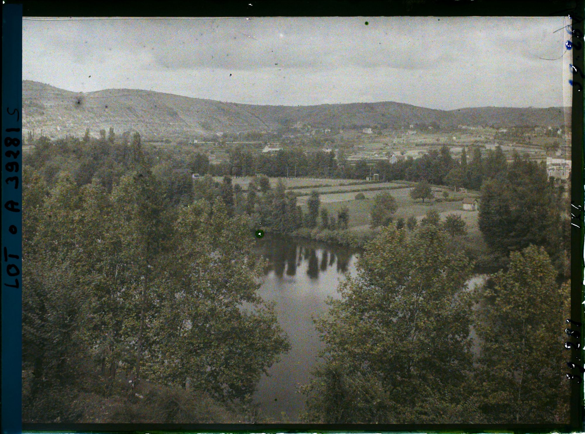 Image représentant France, Cahors, Le Lot vue prise de la Place Lafayette