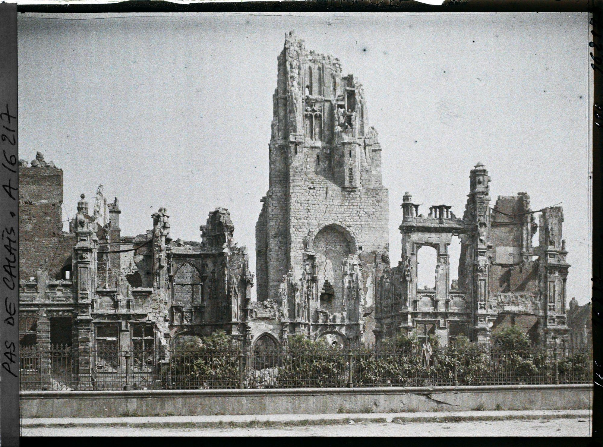 Image représentant France, Arras, L'Hôtel de Ville, vue prise de la Place de la Vacquerie