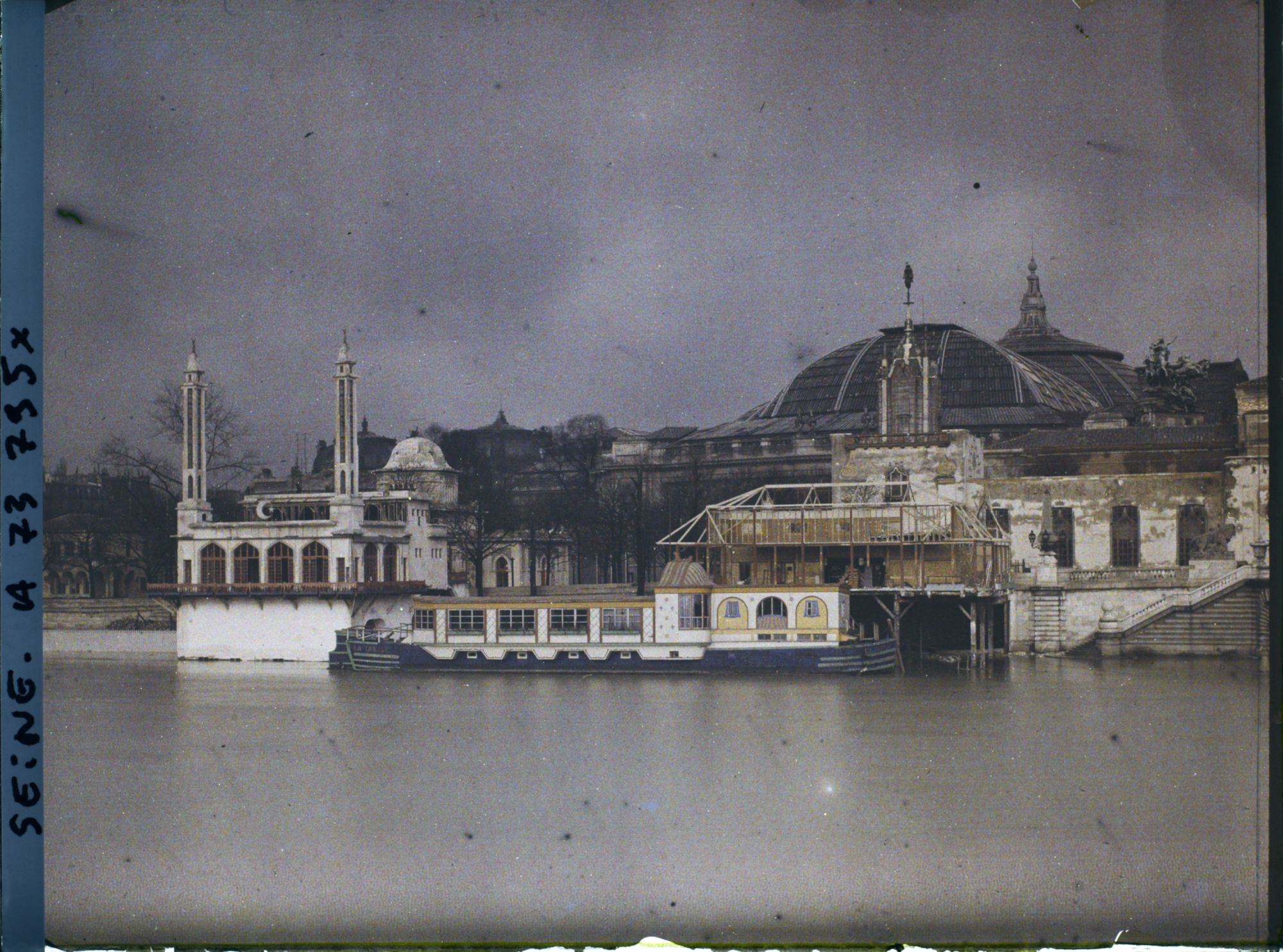 Image représentant L'exposition des arts décoratifs, démolition des pavillons Cours-la-Reine