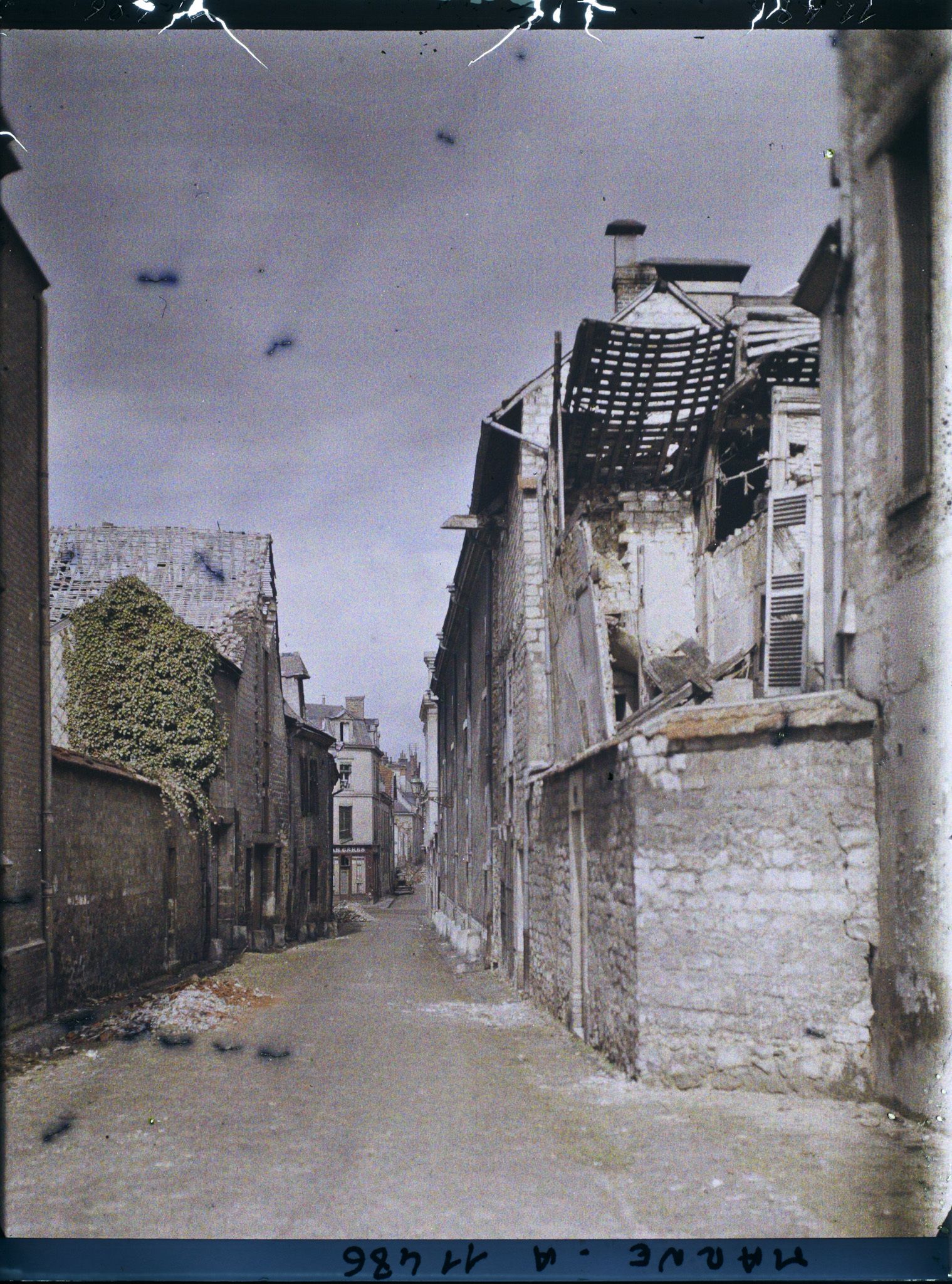 Image représentant Ruines, rue de l'hôpital ( de nos jours, rue du général Baratier)