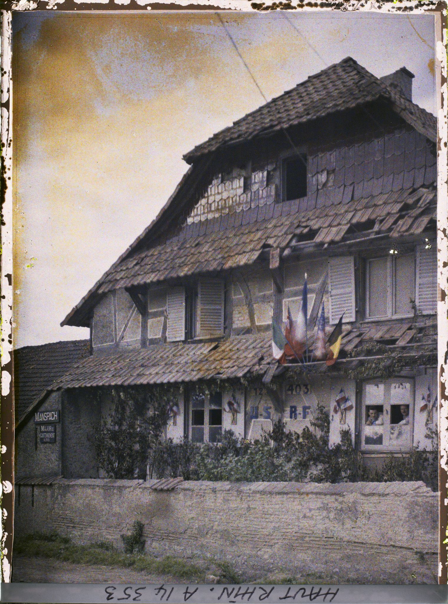 Image représentant Alsace, Manspsach, Une maison avec sa décoration du 4 Juillet