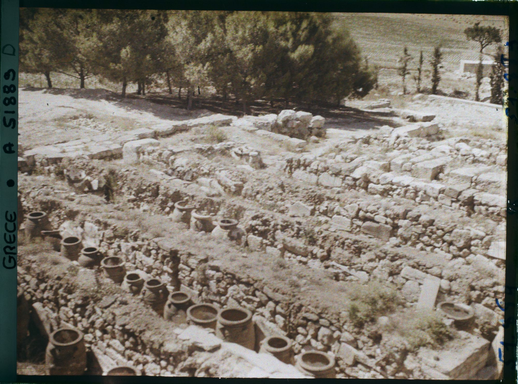 Image représentant Dans la partie occidentale du Palais , vue d'ensemble sur les magasins
