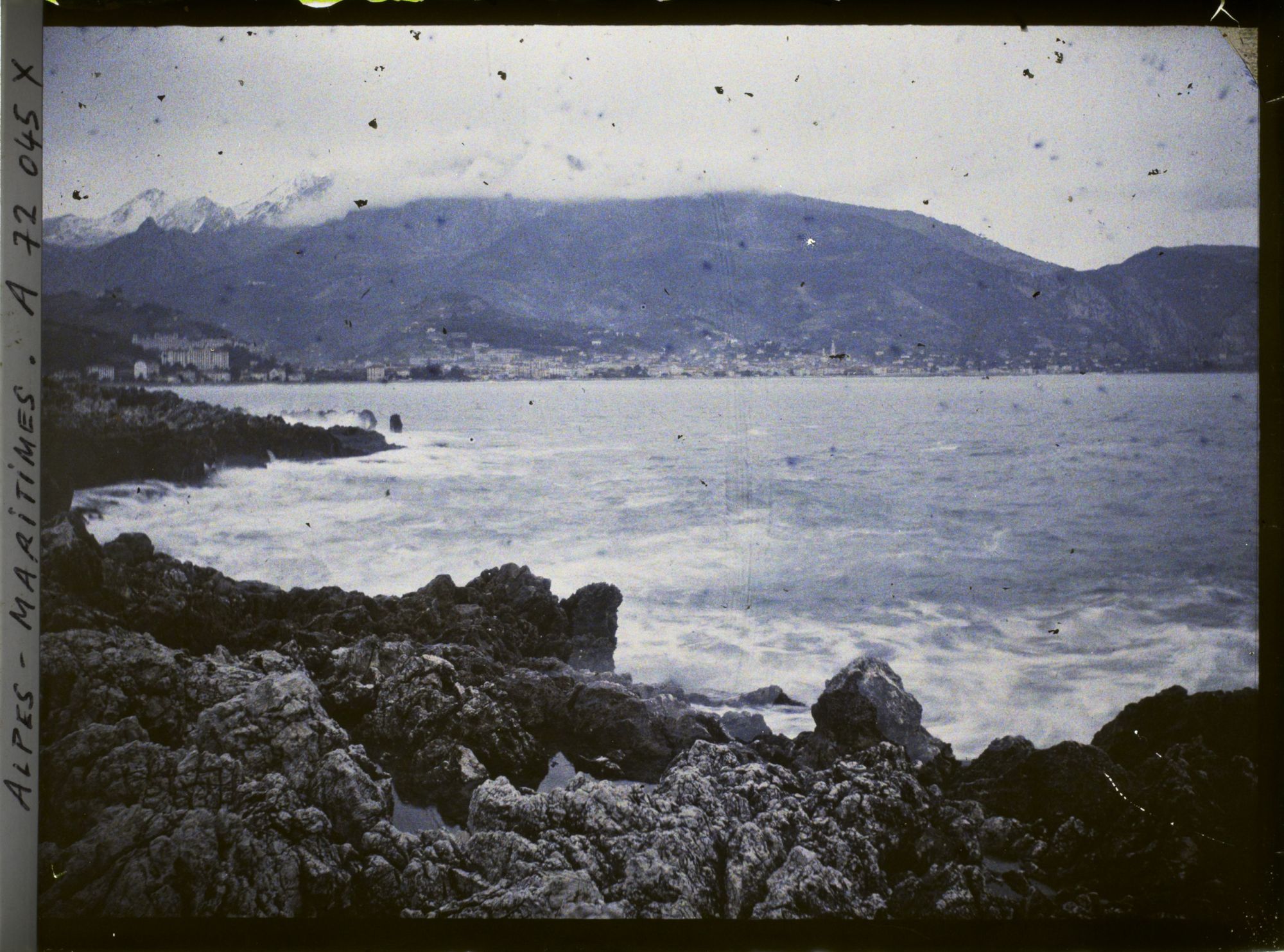 Image représentant Vue de la ville depuis les rochers de Cap Martin