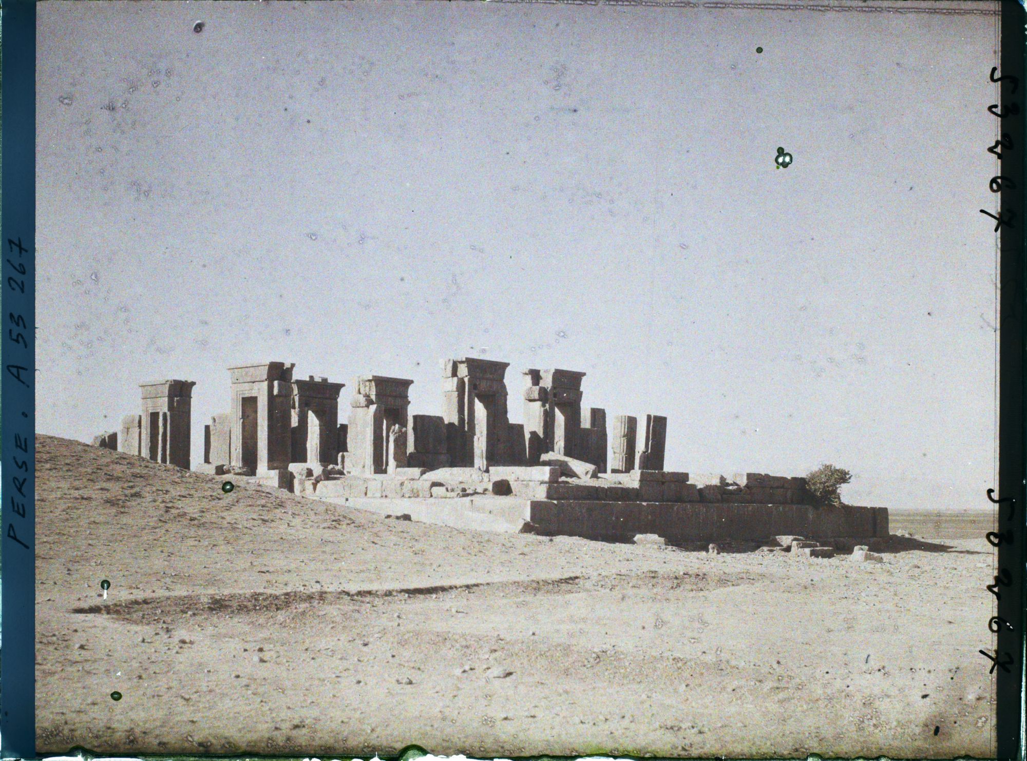 Image représentant Ensemble du Tatchara (palais de Darius 1er)