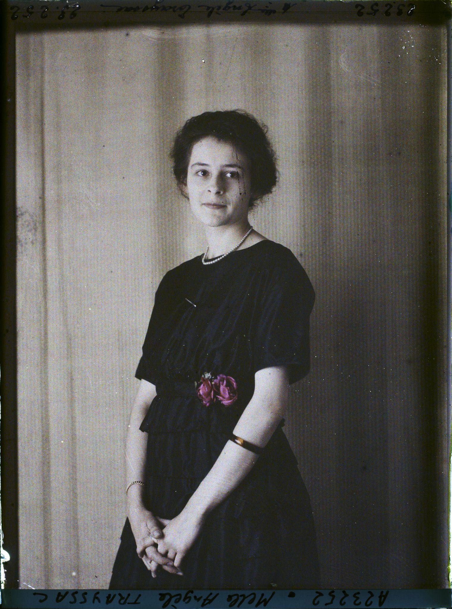 Image représentant Mademoiselle  https://musee-albert-kahn.s-museum.fr/home/NWQ2OTAwYzNmYjZlZTk1ZWQwODJmMjY4L2dlbmVyaWMtbm90aWNlLXRhYi9hdXRob3JpdHkvNjE3YTc5ZjVjZjhiODk2OGIzMzM3ZDIx/5d6900c3fb6ee95ed082f268/generic-notice-tab/authority/617a79ebcf8b8968b33378d5 Angèle Trayssac