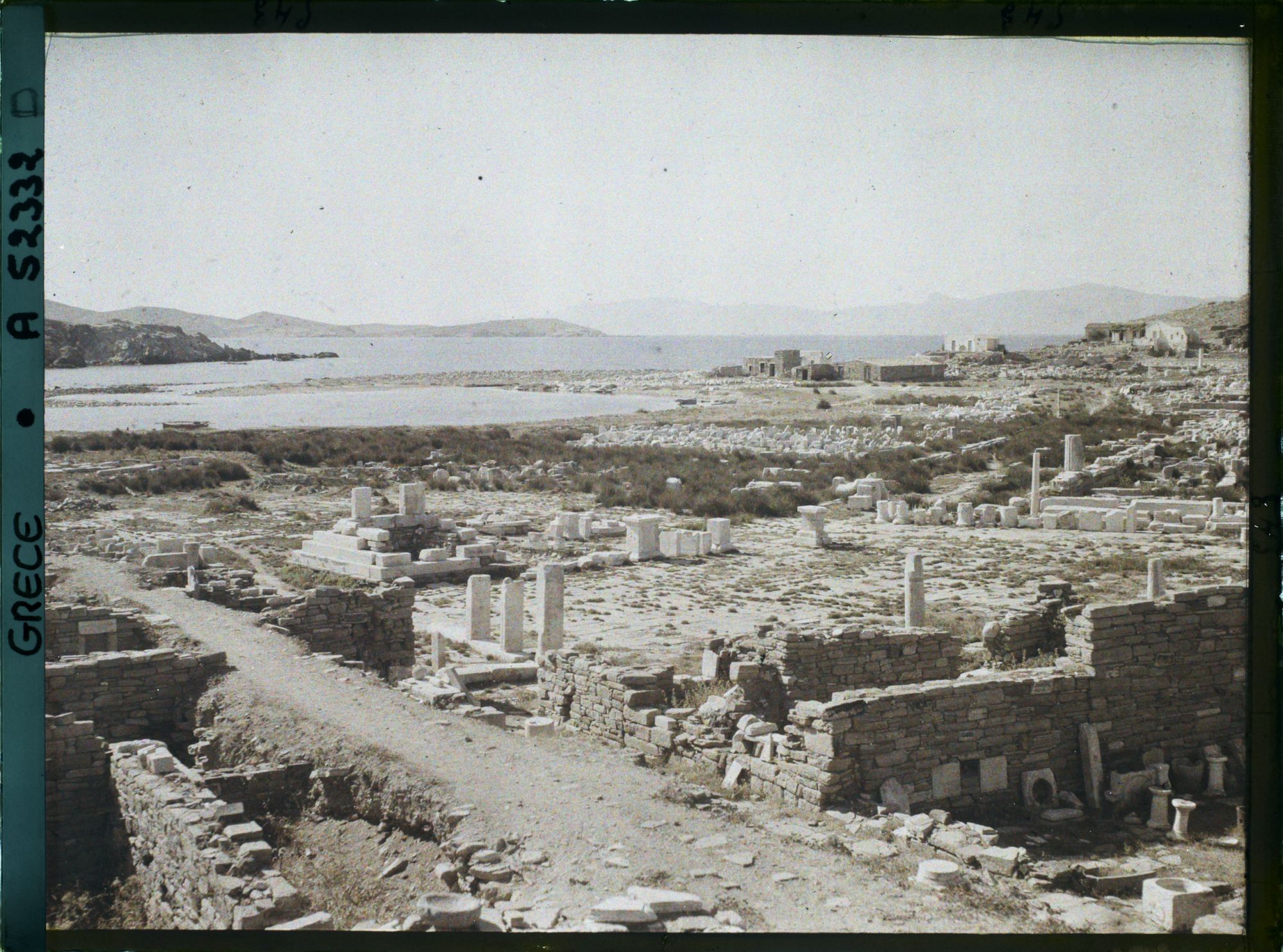Image représentant Quartier du Hieron (sanctuaire) d'Apollon l'Agora des Competaliastes et le port antique