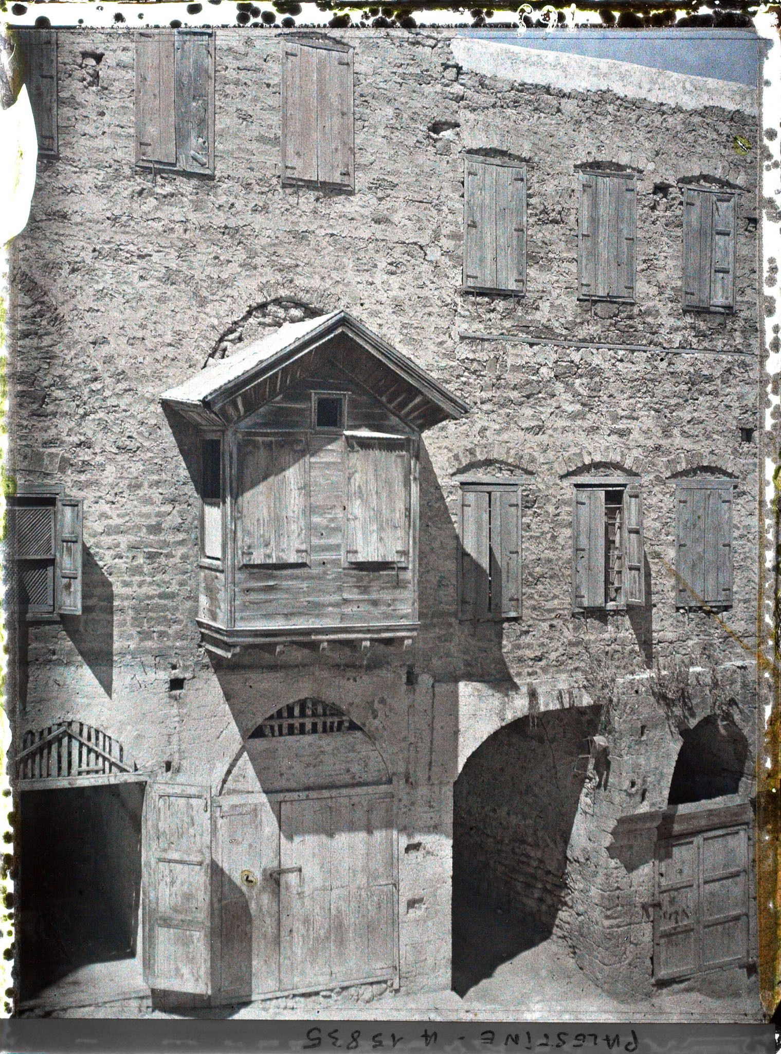 Image représentant Le moucharabieh d'une façade dans la vieille ville