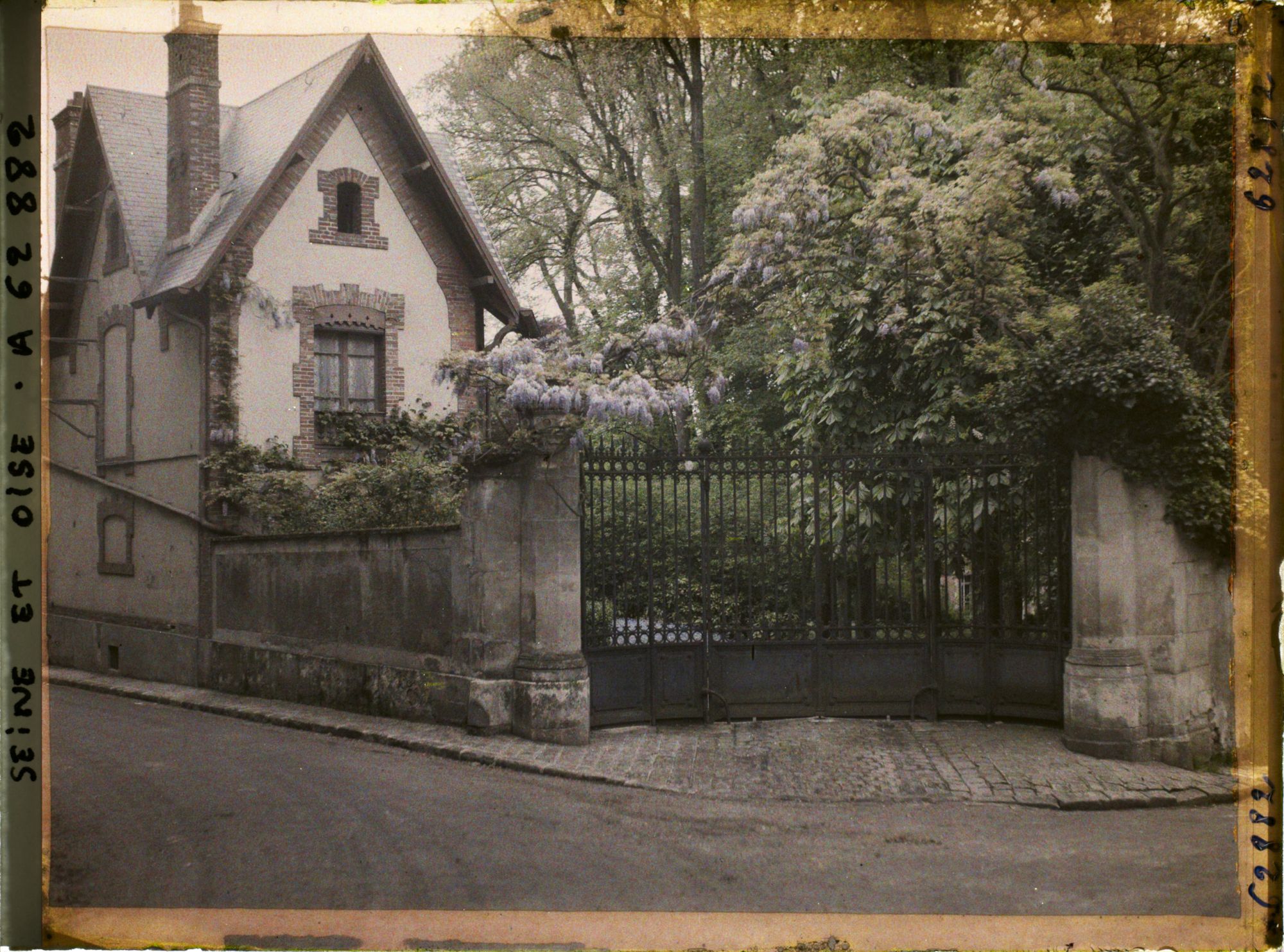 Image représentant France, Louveciennes, Porte de parc