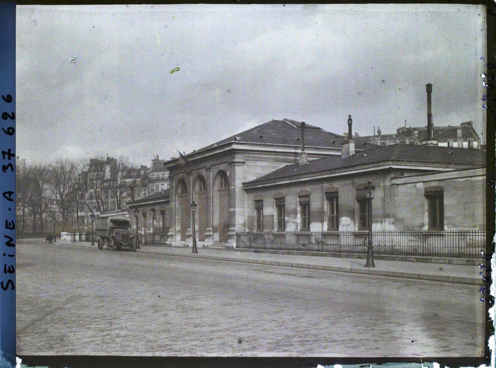 Image représentant La Morgue quai de l'Archevêché