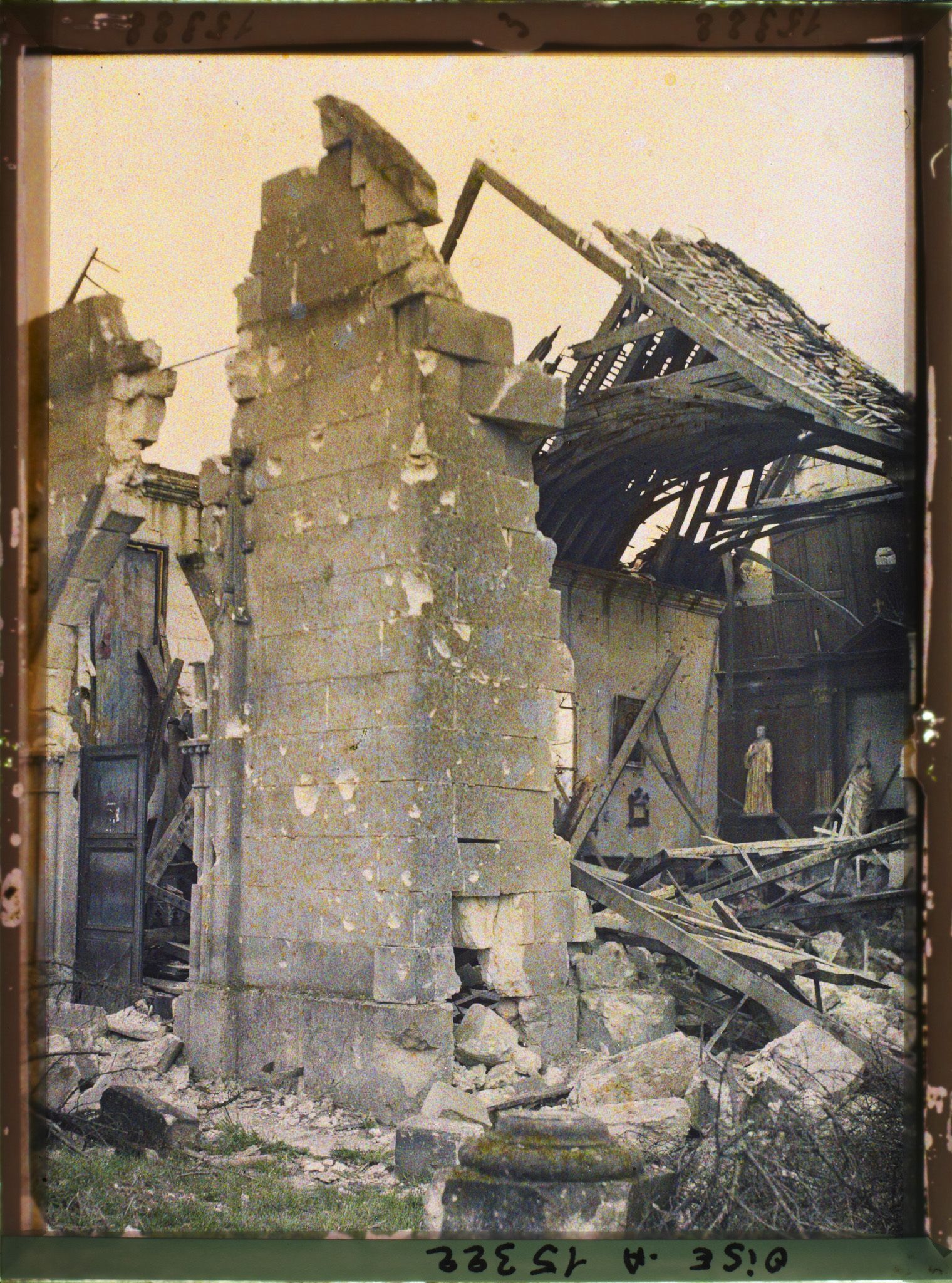 Image représentant France, St Maur, Destructions de guerre Intérieur de l'Eglise de St Maur