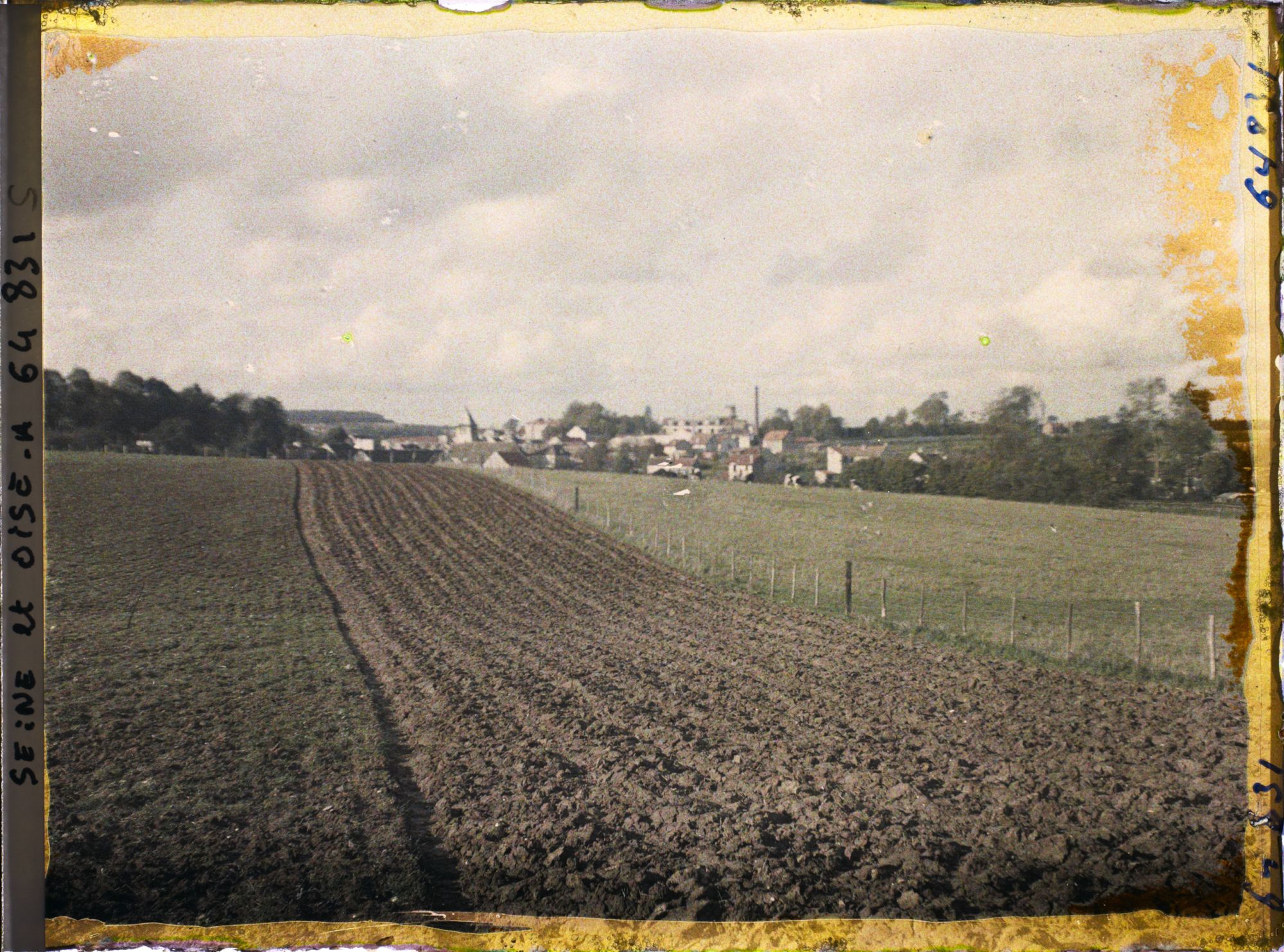 Image représentant Seine et Oise, Domont, Labourages en avant du village