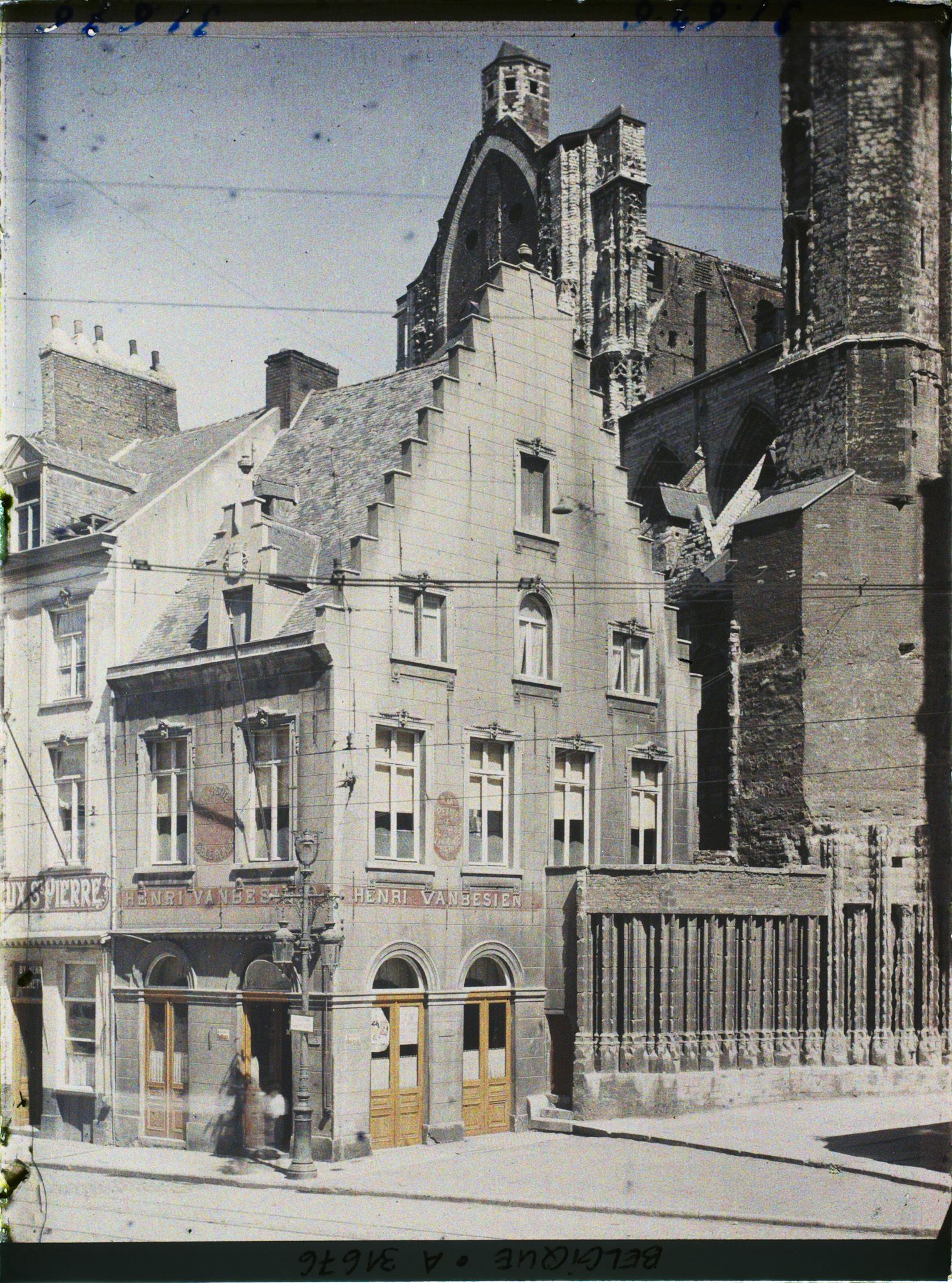 Image représentant Belgique, Louvain, Vieilles maisons rue de Bruxelles